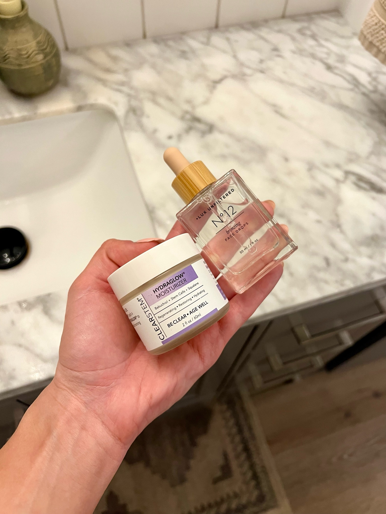 The best nighttime clearstem moisturizer and tanning drops from Lux unfiltered! Unscented and doesn’t break me out! 