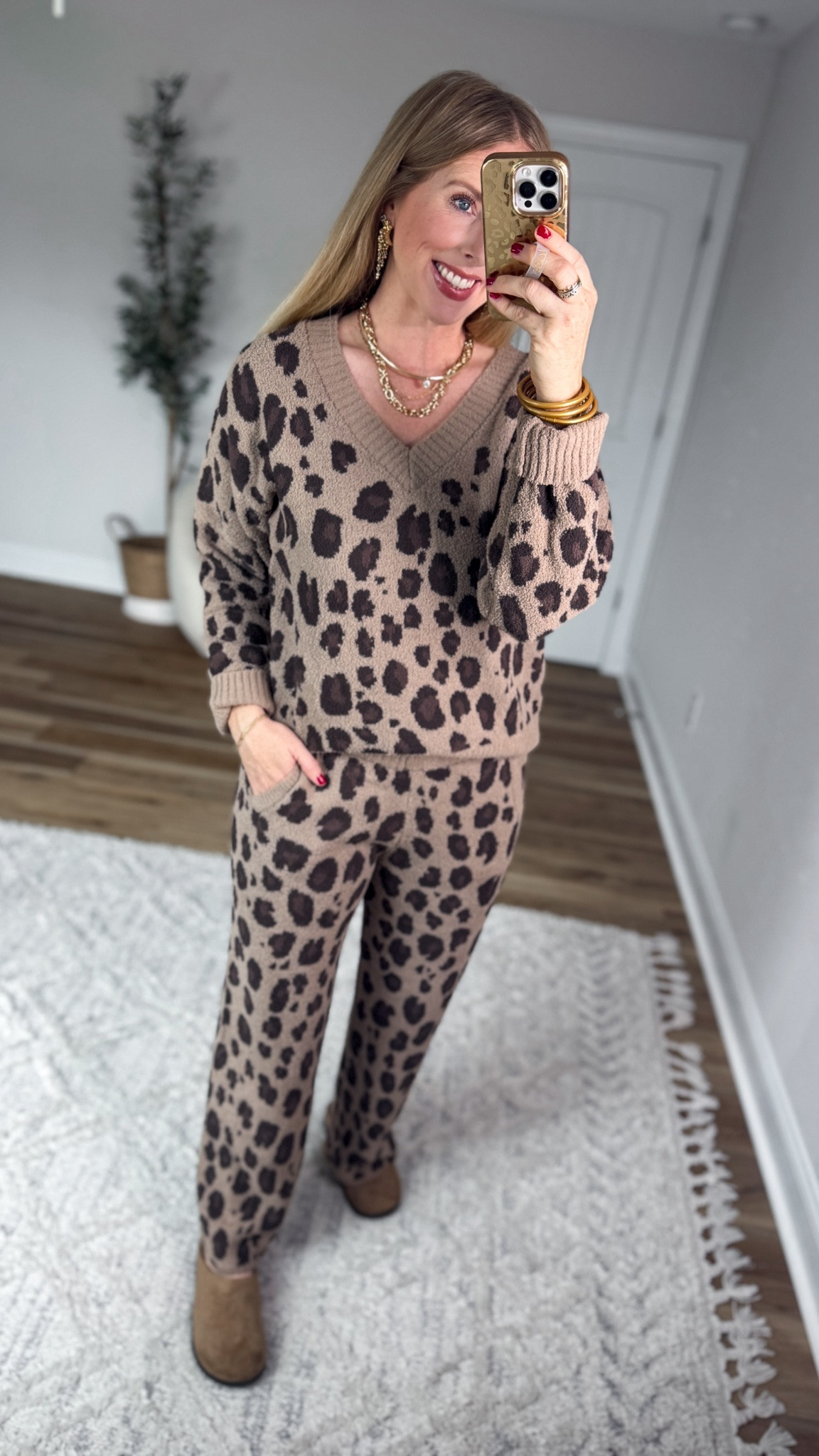 Weekend Walmart Wins try-on
Leopard cozy lounge set- small