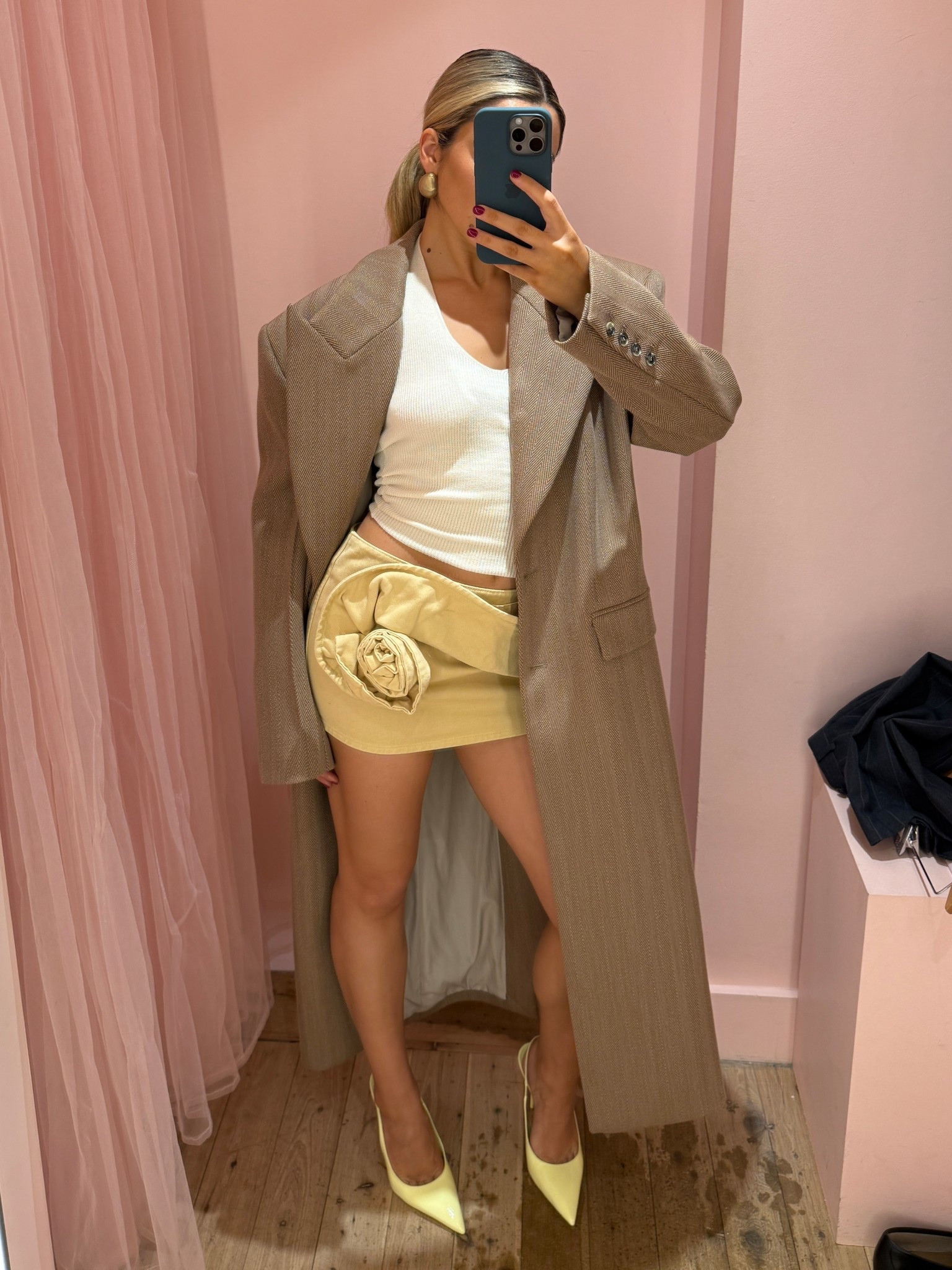 Oversized coats & mini mini skirts!! 

#LTKwinter #LTKaustralia #LTKstyletip