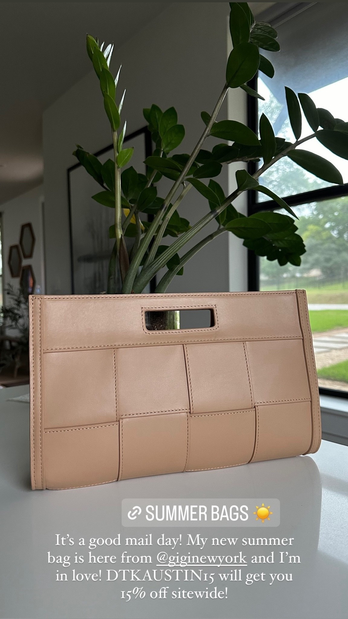 Another favorite @Gigi New York clutch that is 25% off along with everything sitewide! I have this bag in black as well and it’s perfection.

#LTKSaleAlert #LTKWorkwear