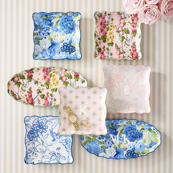 Sanderson Scalloped Ceramic Catchall | Mark and Graham