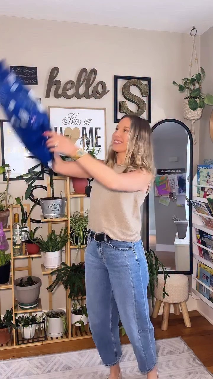 POV: Old Navy understood the assignment for summer ☀️👏🏼
Comfy mom outfits, easy basics, and pieces I can actually wear chasing kids, grabbing coffee, and pretending I have my life together 😂 
Comment SUMMER for links 👇🏻 

Thank you for recommending these pieces @itschelsigregory (the queen of mom fashion)🩷
✨

#OldNavyHaul #MillennialMom #MomStyle #SummerOutfits afforɗablefashion 
@oldnavy