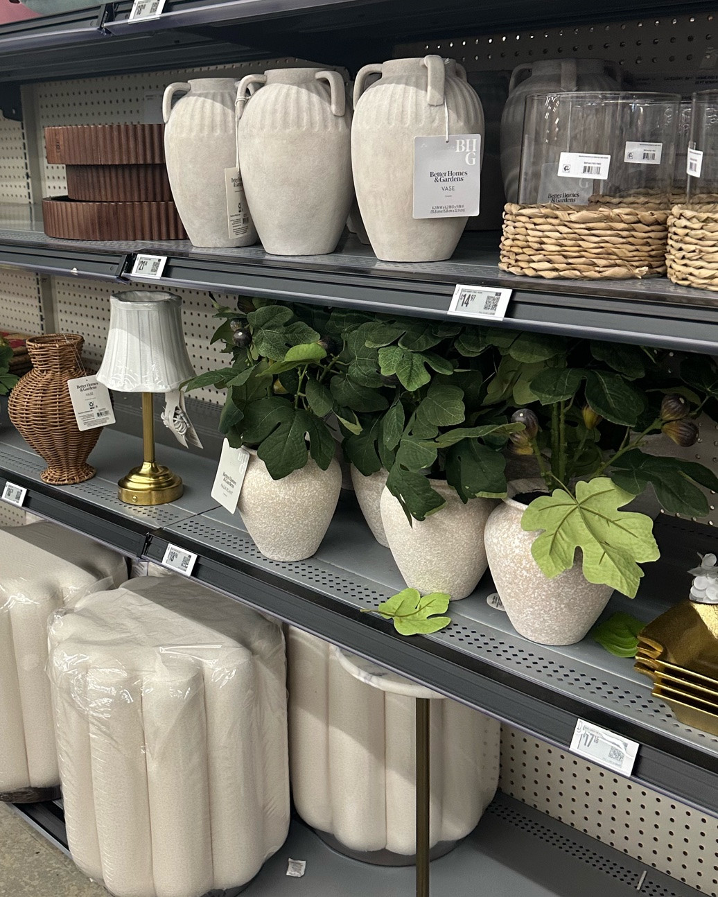 POV: You went into @Walmart  for one thing… and left mentally redecorating your entire house. 🤍✨

These new home decor finds literally stopped me in my tracks. The textures, the neutral tones, and the designer-inspired look? I had to do a double take. 👏

Which piece are you adding to your cart first? Let me know below! ⬇️

#WalmartFinds #HomeDecorFinds #NeutralHome #HomeInspo #AffordableDecor #WalmartHome #InteriorStyle #HomeDecorLover #DecorOnABudget #LTKHome