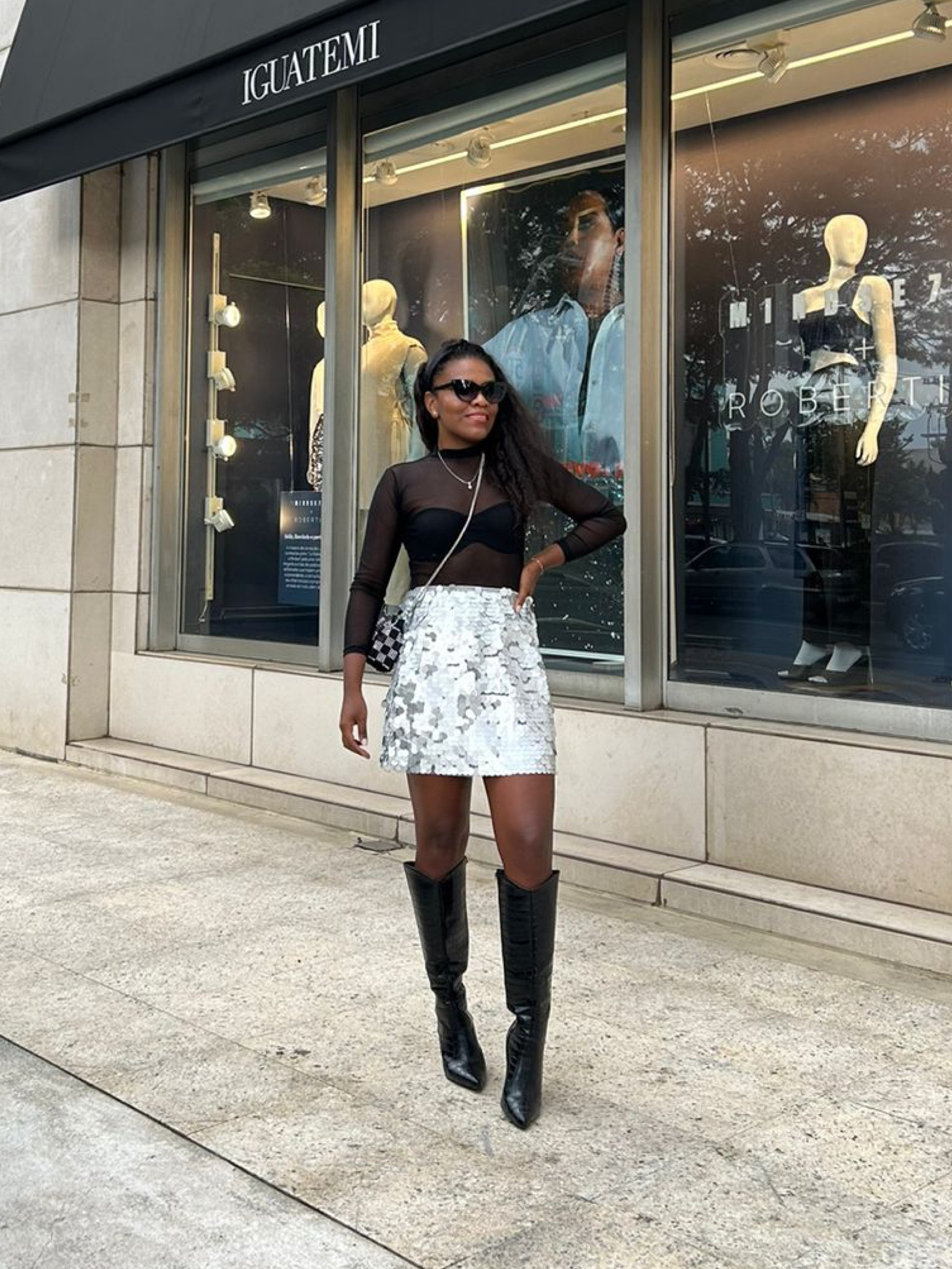  Um look fashion que usei para CELEBRAR O DIA INTERNACIONAL DAS MULHERES. 

 Esse look transmite um pouco da minha essência: antenada, moderna e com uma leveza de sensualidade. 

 Achei o máximo a combinação de bota over the knee com a saia de paetês e a blusa de tule 😉

#garimpodakelly #lookoftheday #lookdodia #saiadepaete #blusatule #bolsastrass #oculosgatinho #MesdasMulheresLTK #botaovertheknee #MesDaMulherLTK #ChallengeLTK

#LTKtravel #LTKbrasil #LTKstyletip