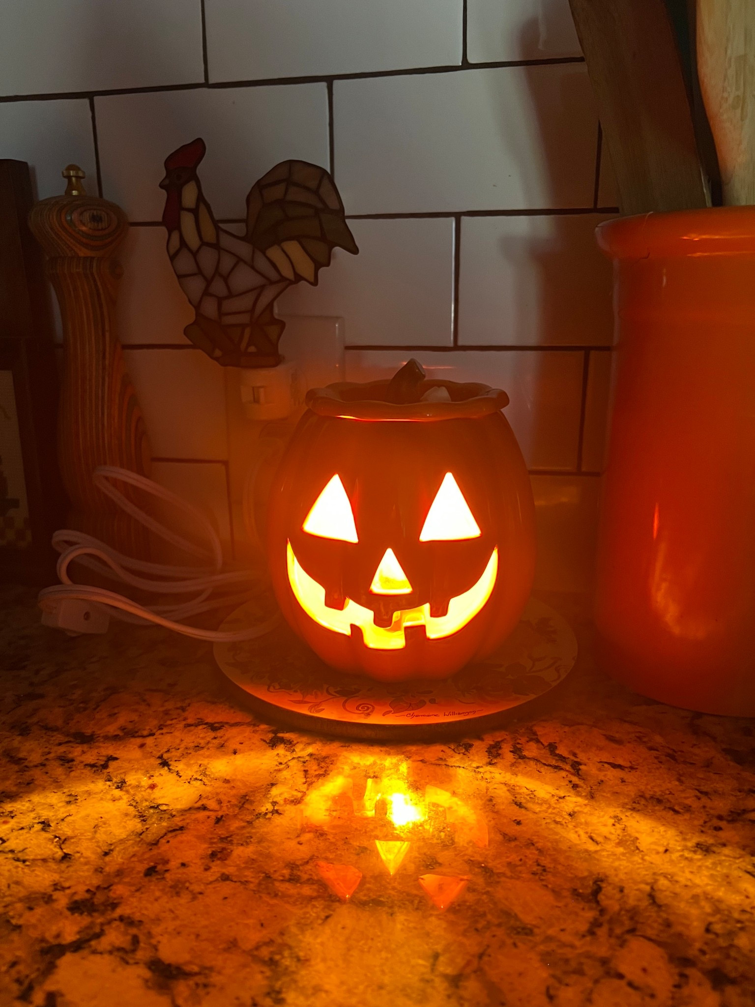 My new wax warmer 🧡🎃👻✨

#LTKHome #LTKSeasonal #LTKHalloween