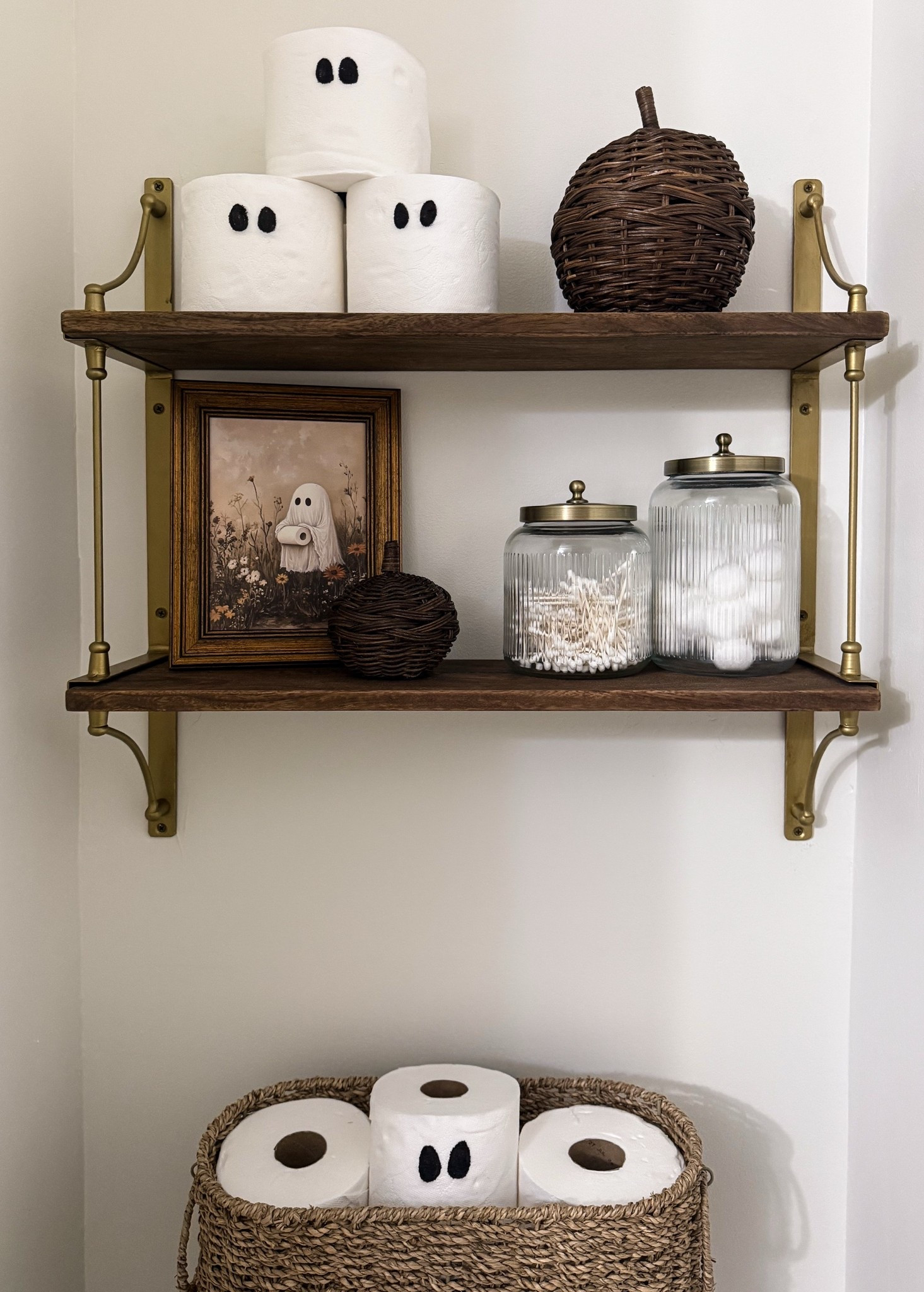 Bathroom shelves!👀🍂🤎