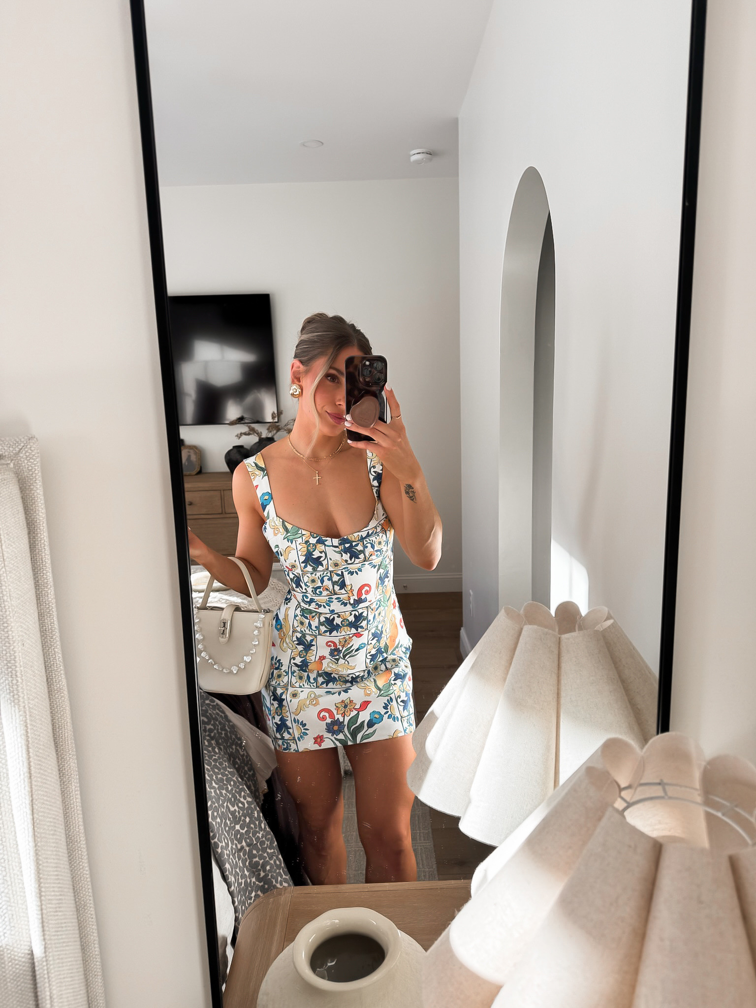 def would say this is more if a sweatheart neckline vs square but SO pretty.

From showpo! : JANICE MINI DRESS - SQUARE NECKLINE DRESS IN POSITANO PRINT 
 

 

#LTKSeasonal #LTKFindsUnder100 #LTKTravel