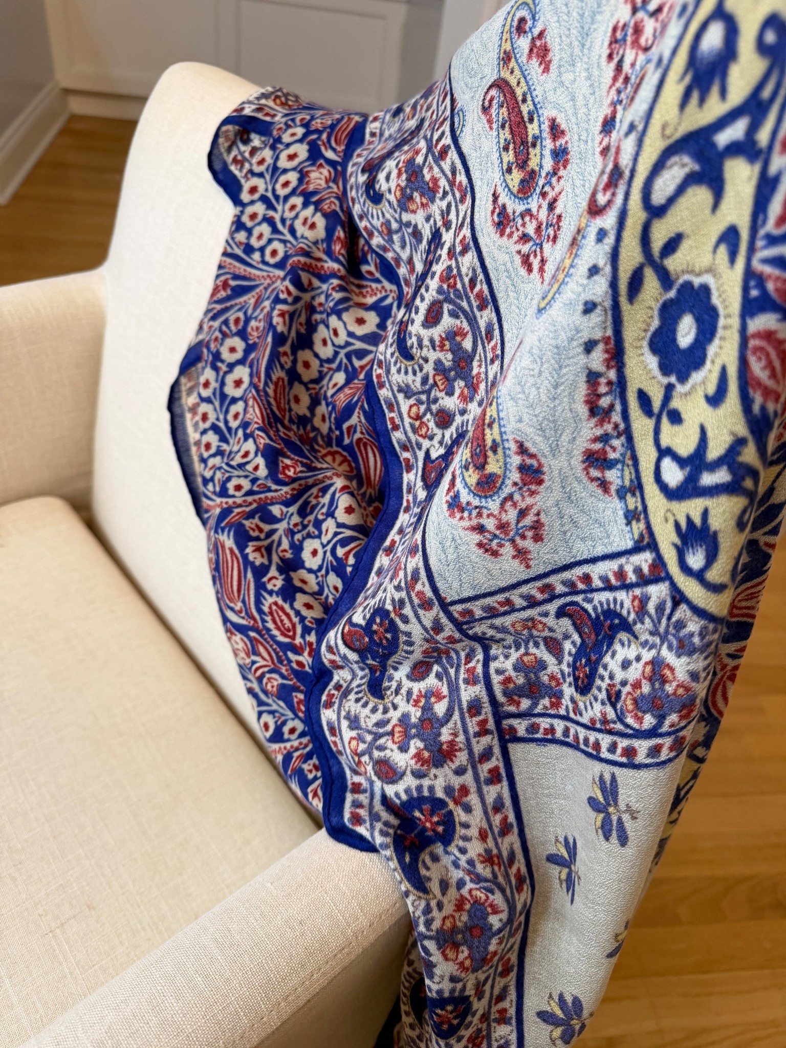 Large scarf

#LTKBump #LTKgrwm #LTKTravel