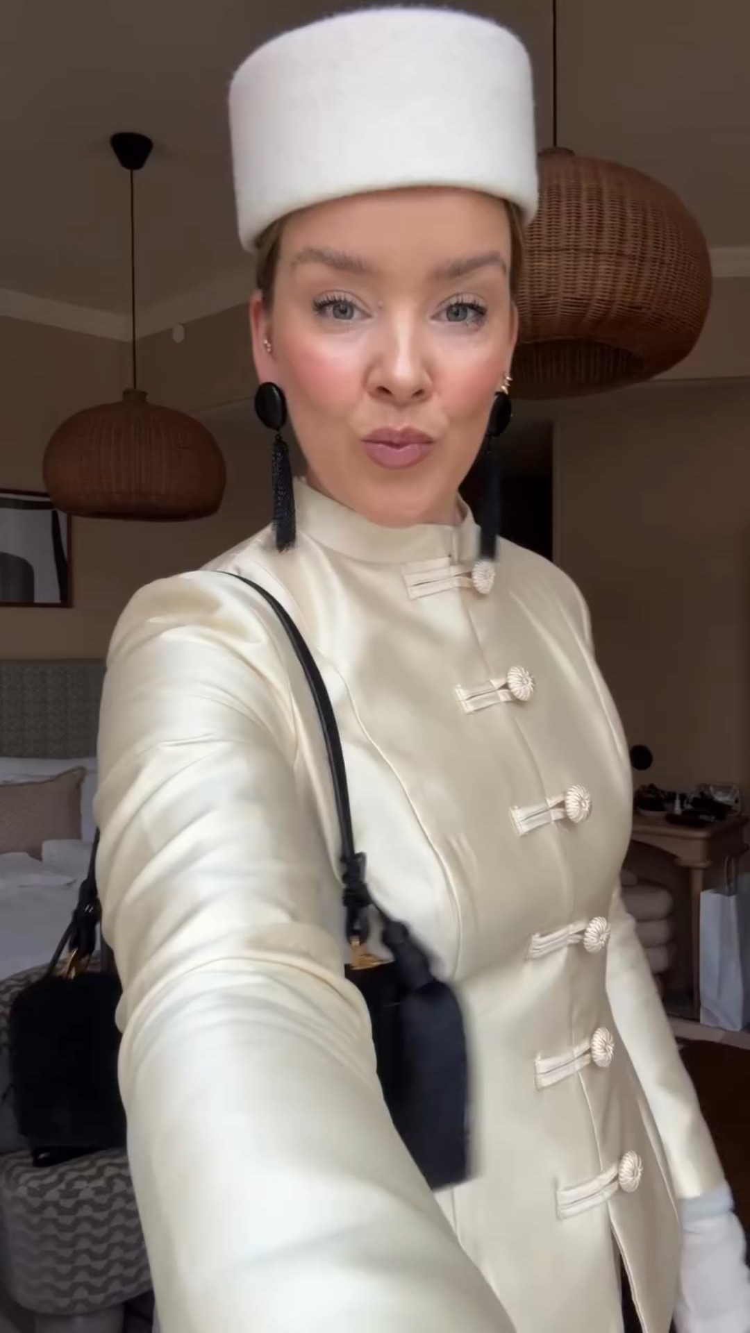 new fitcheck from #cphfw ✨ 

#copenhagenfashionweek pillbox hat mandarin jacket tassel earrings neutral minimal wardrobe chic styleinspo elegant timeless  Margiela tabi