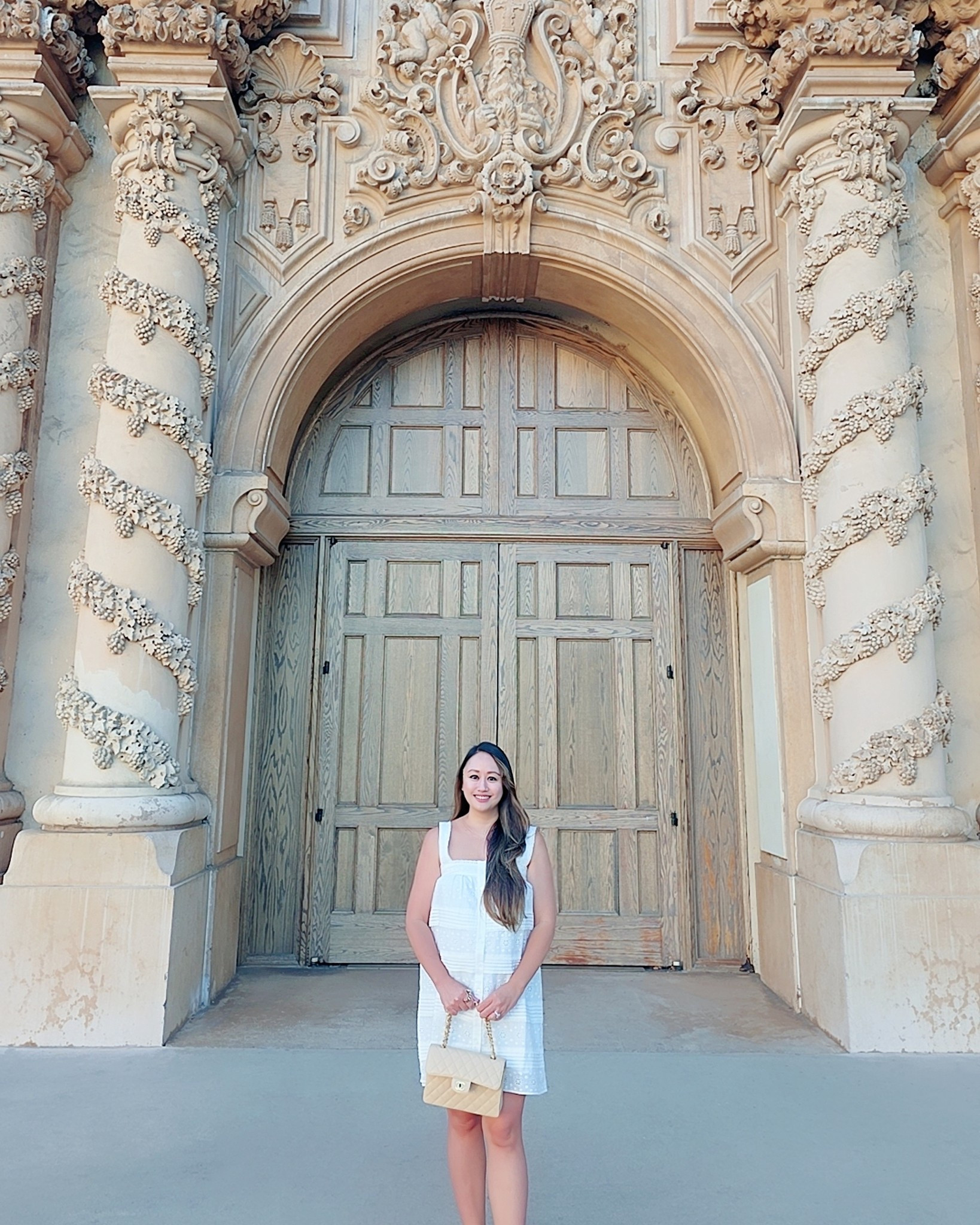 I’m so in love with this Parisian summer dress. Paired with my Chanel Classic Flap in Beige Clair.