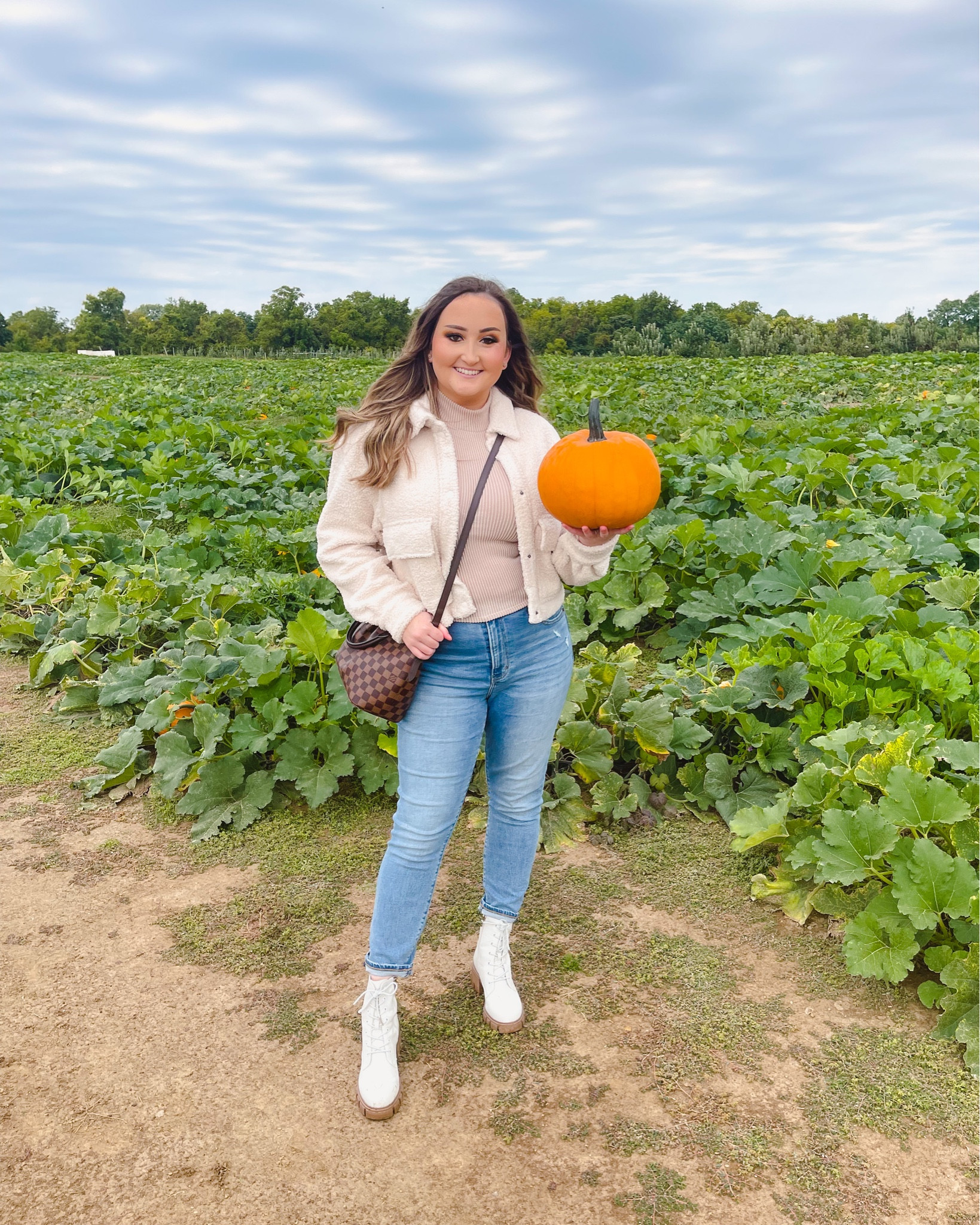 Went to @theappleworks over the weekend to go pick some pumpkins and get some apple cider and other delicious things 🍎 🎃 

Excited for the fall festivals we have going on the next two weeks 🙌🏻

#LTKstyletip #LTKSeasonal #LTKunder100