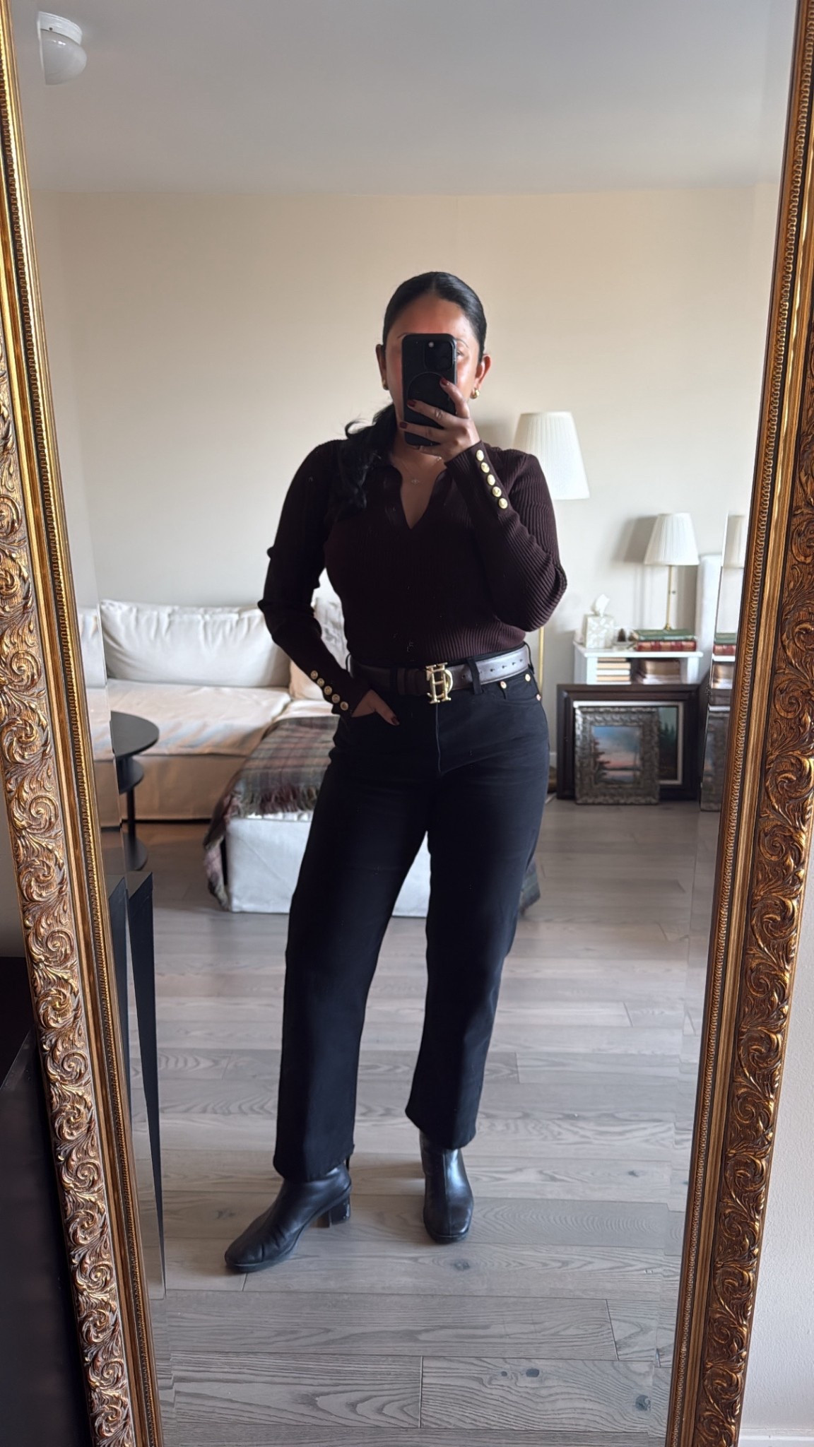 Espresso tones for winter 🤎 wearing Holland Cooper top and black Levi’s jeans 🖤

#LTKOver40 #LTKPetite #LTKootd