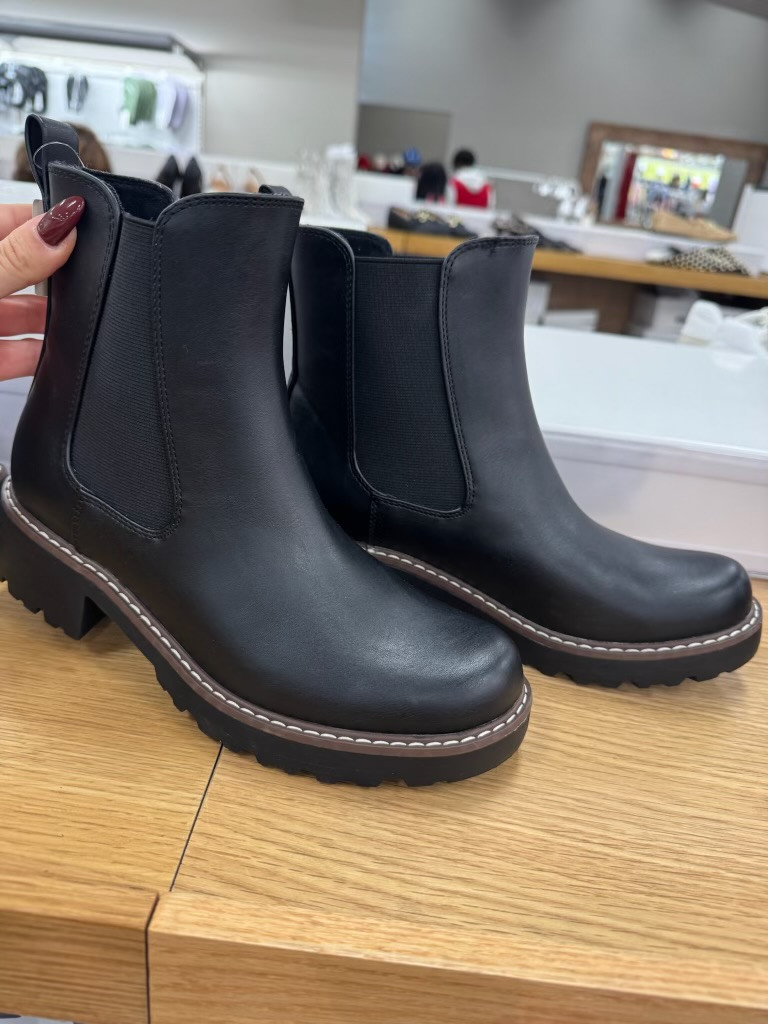 Would be the CUTEST shoes for holiday party or NYE!🥳✨🪩

target, target shoes, target holiday, new years eve shoes, new years eve, sparkly boots, heeled booties, sparkly shoes, mules, Lauren Mulloy 

 #LTKHoliday #LTKSeasonal #LTKShoeCrush