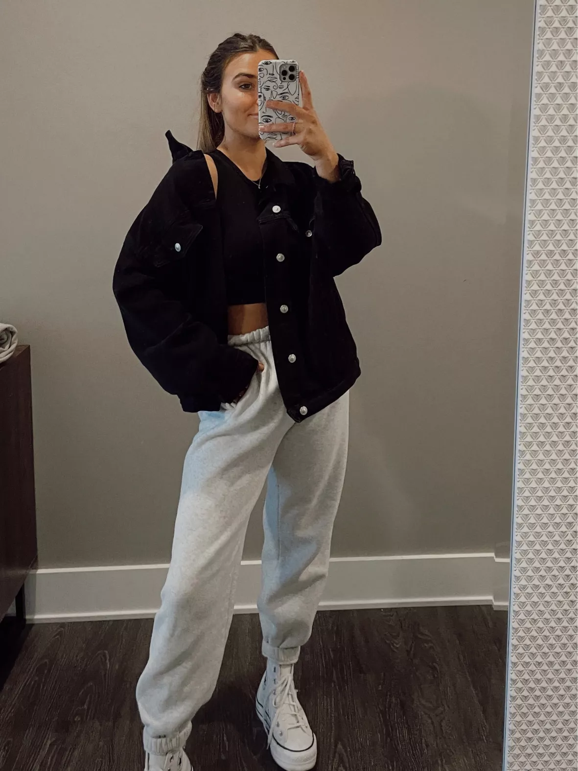 Comfy and Stylish Oversized Sweatpants Outfit