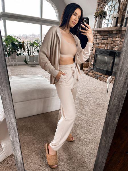 Comfy outfit of the day by NEIWAI!!  I’m wayyy more productive at home when I’m comfortable AND cute 😂  And I’m also wearing their Barely Zero seamless bra which is my all-time favorite.  It’s one-size and it just stretches to fit you!!  You can gain weight or lose weight and it will still be SO comfy…no more guessing what size you are either🙌🏼  I’ll also link their Barely Zero One Size leggings🖤 Use code SHEA15 for 15% off site-wide for first time customers!!  @neiwaiofficial 
#NEIWAI #InhaleExhale #MadeToLiveIn #NEIWAIfriends #ComfortInAction

#LTKstyletip #LTKActive