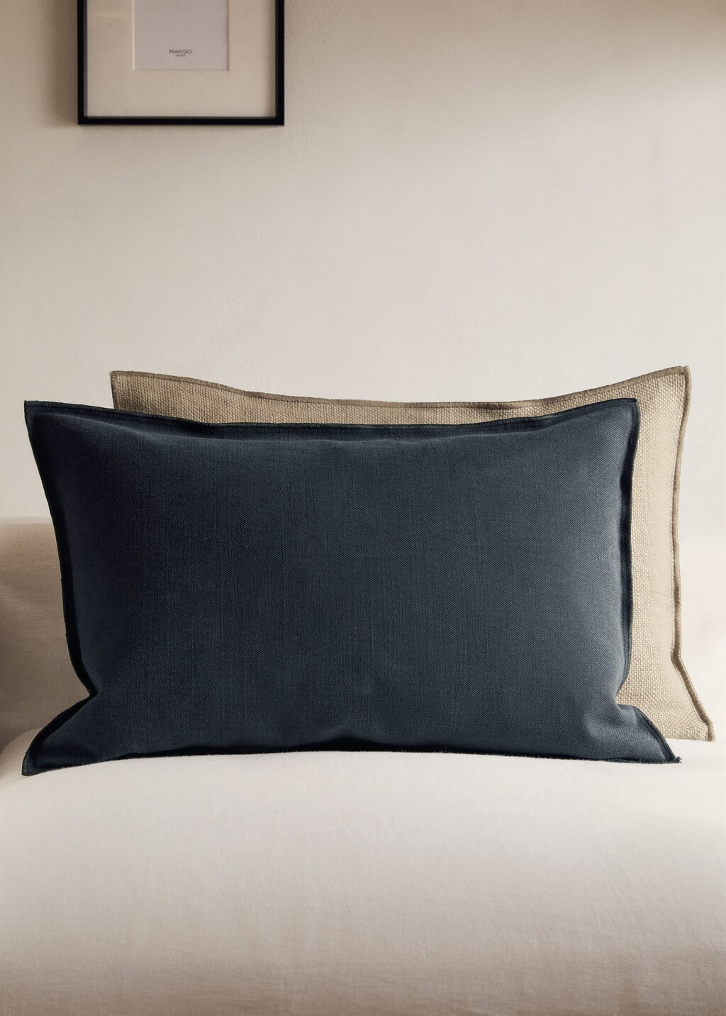 Linen cotton cushion cover with overlock tab 40x60 cm dark grey - Home - 15.7x23.6in - MANGO HOME | Mango (US/MX/AU)