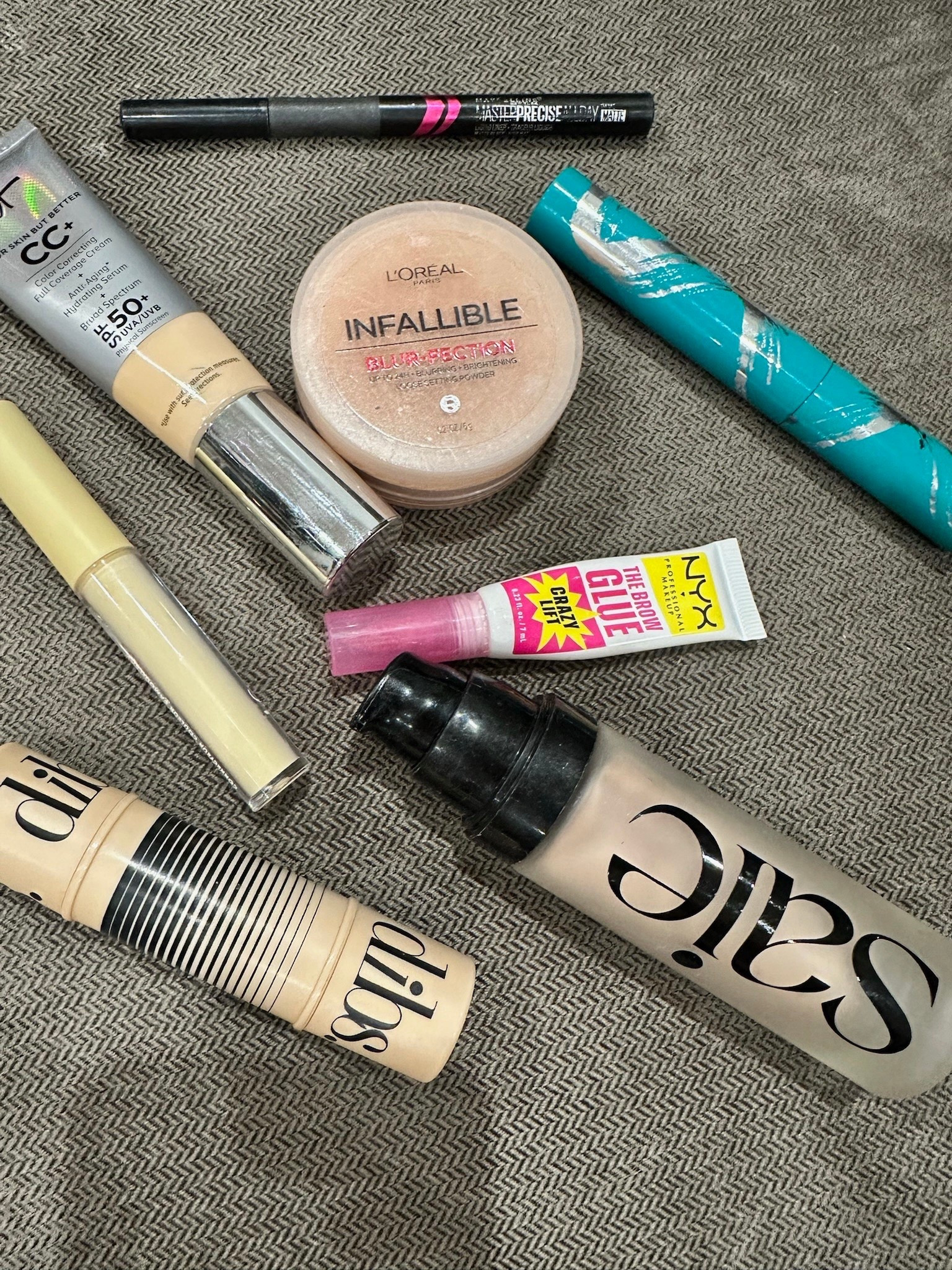 These makeup products are 10/10. These are my favorites products for a fast & easy routine in the mornings that looks flawless every time! savannahk women's makeup routine easy everyday make up women's makeup must haves


#LTKmorningroutine #LTKFindsUnder50 #LTKBeauty