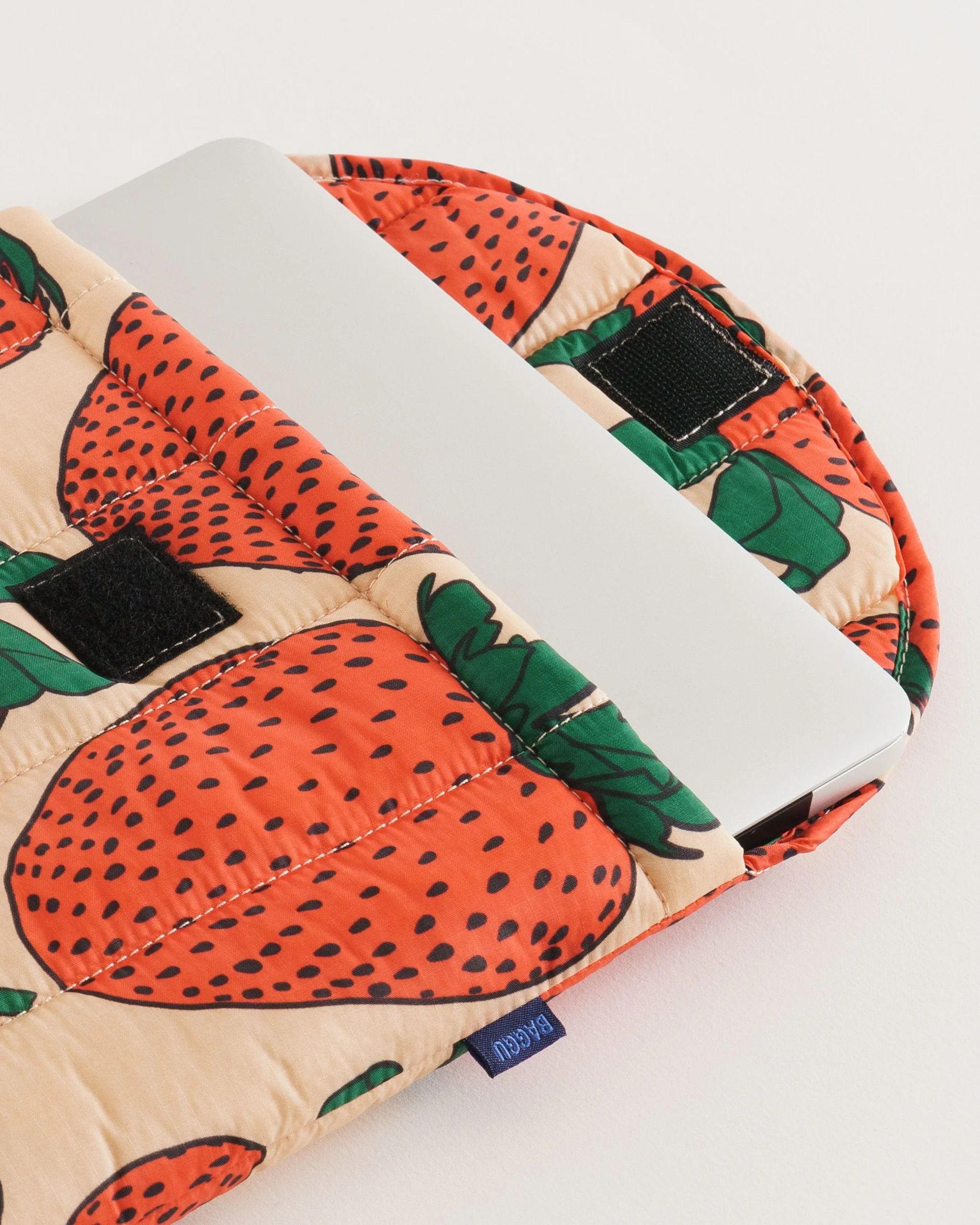 Puffy Laptop Sleeve 13"/14" : Strawberry - Baggu | BAGGU