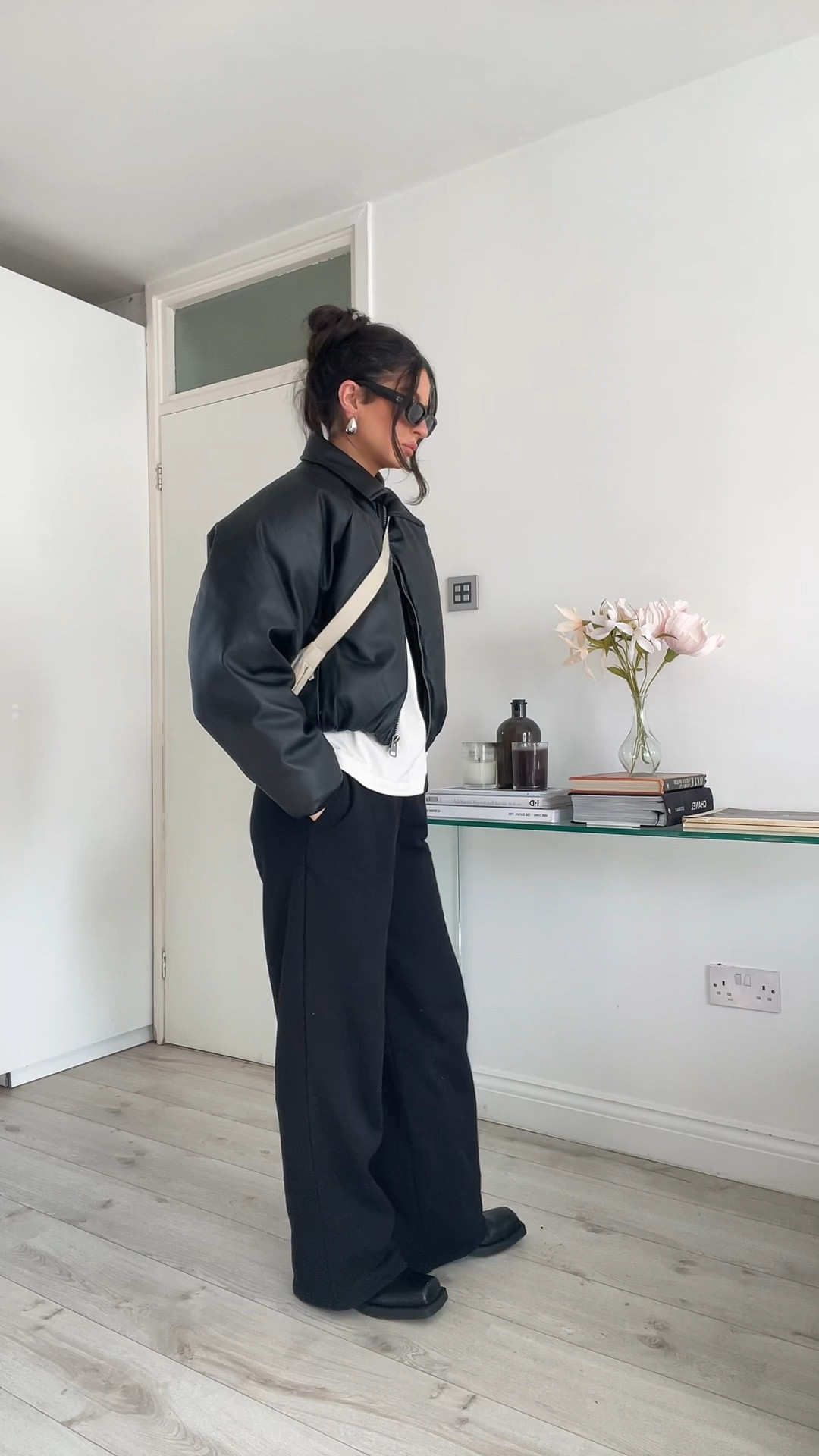 30/30 days of outfits 

Zara joggers, wide leg joggers, crossbody bag, acne studios dupe, acne dupe, Jil sander T-shirt, black cardigan, minimal outfits, Street style outfits 

#LTKSeasonal #LTKeurope #LTKstyletip