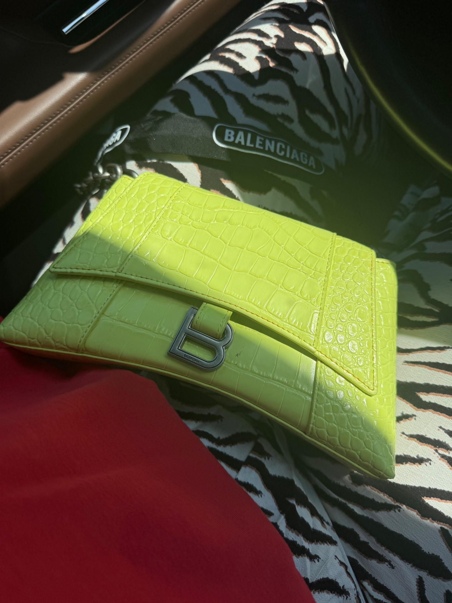 Top is true link size small- runs big. 
Pants were an H&M find linked similar. 