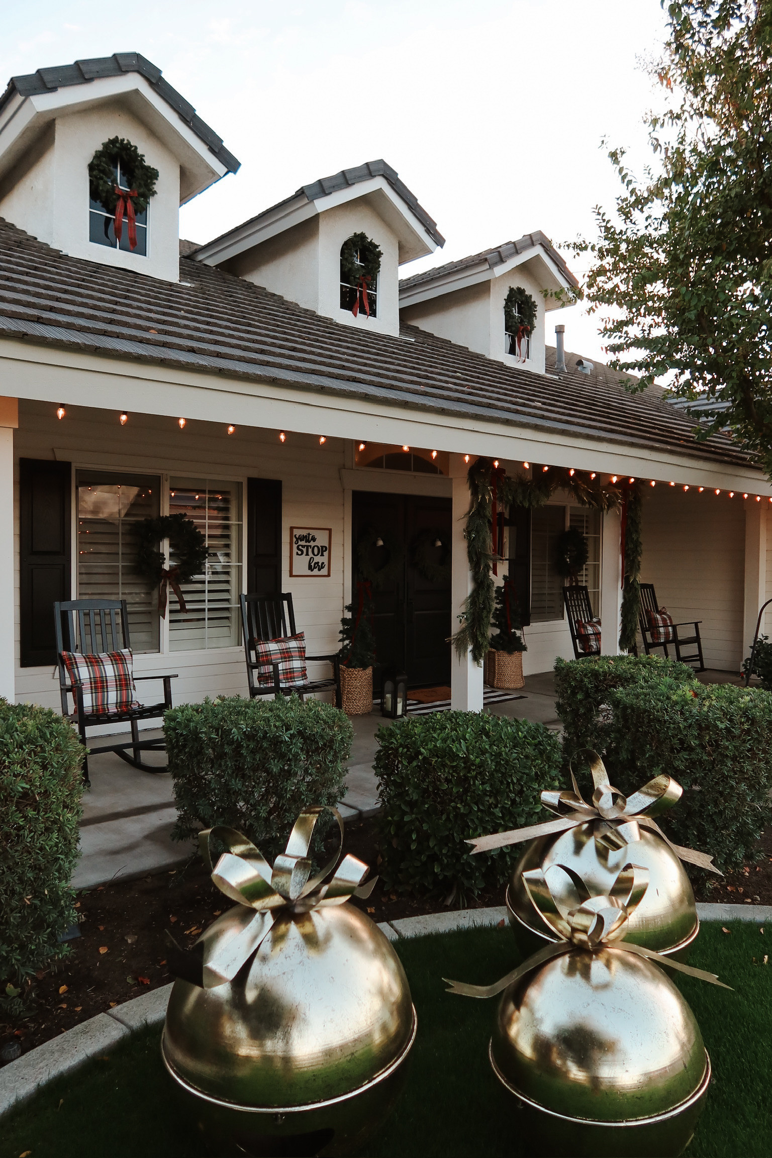 Outdoor Christmas decor🎄🎅🏼

Outdoor Christmas decor, amazon, amazon decor, outdoor decor, Christmas porch, Christmas outside porch decor, ribbons, wreath, door mat, ornaments, California, Britt Horton

#LTKHome #LTKSeasonal #LTKHoliday