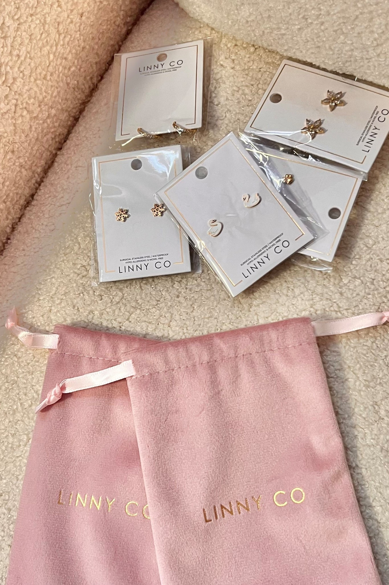 Linked the cutest flat back earrings!! 🥰💗

#LTKmorningroutine #LTKootd #LTKgrwm