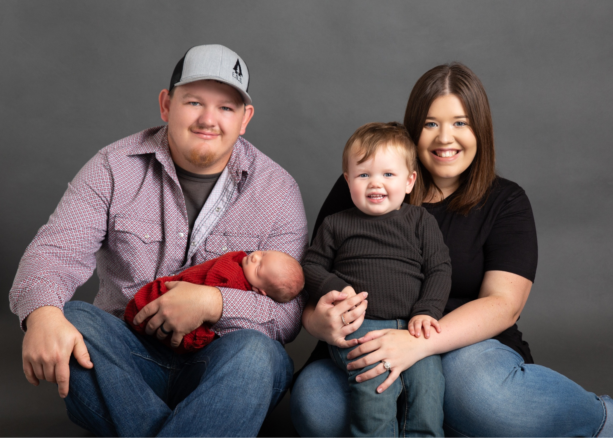 Newborn photo outfit ideas! I knew this time around I wanted our outfits to be simple. As always we used Amber Owens Photography out of Canton, PA if you’re local check her out 📸❤️🖤 

#NewbornPhotos #NewbornOutfitIdeas #FamilyShoot #NewbornShoot #BoyParents #Wrangler #WesternTop #WranglerButtonUp #WalmartShirt #AmazonTee 

#LTKfamily #LTKmidsize #LTKkids