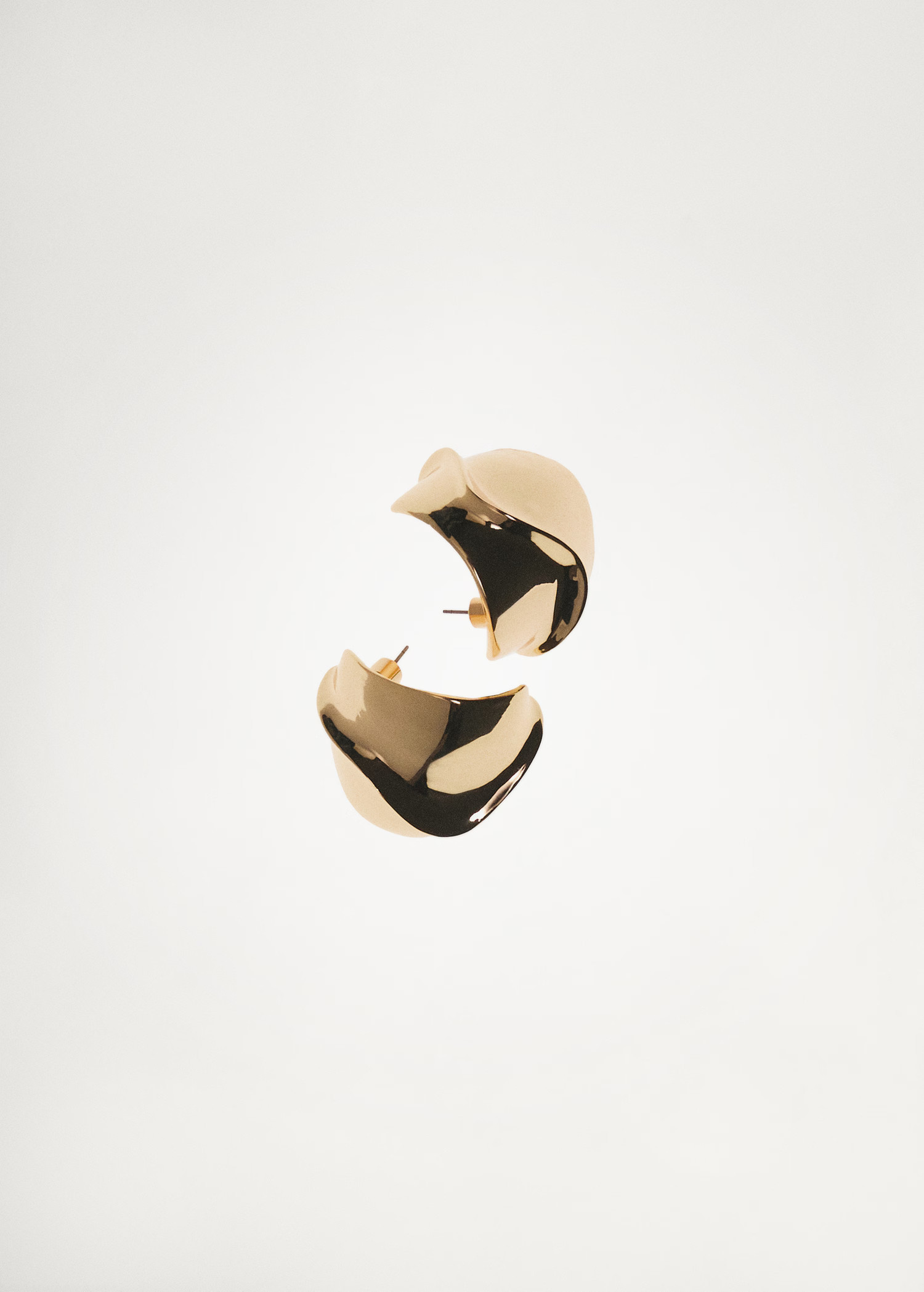Volume relief earrings - Women | MANGO United Kingdom | MANGO (UK)