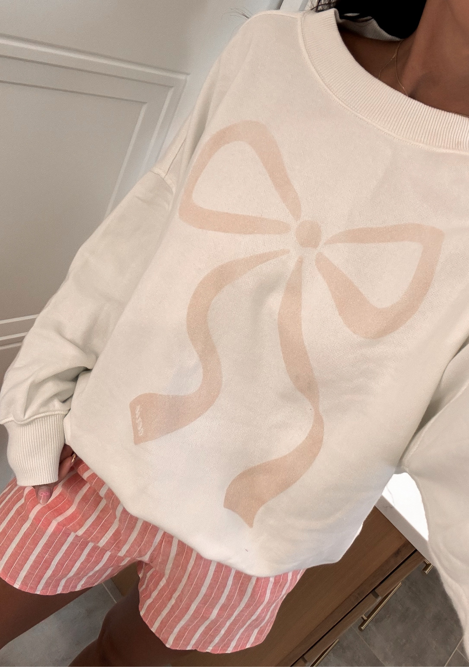 Bow sweatshirt size medium 

#LTKFindsUnder100 #LTKStyleTip #LTKFindsUnder50