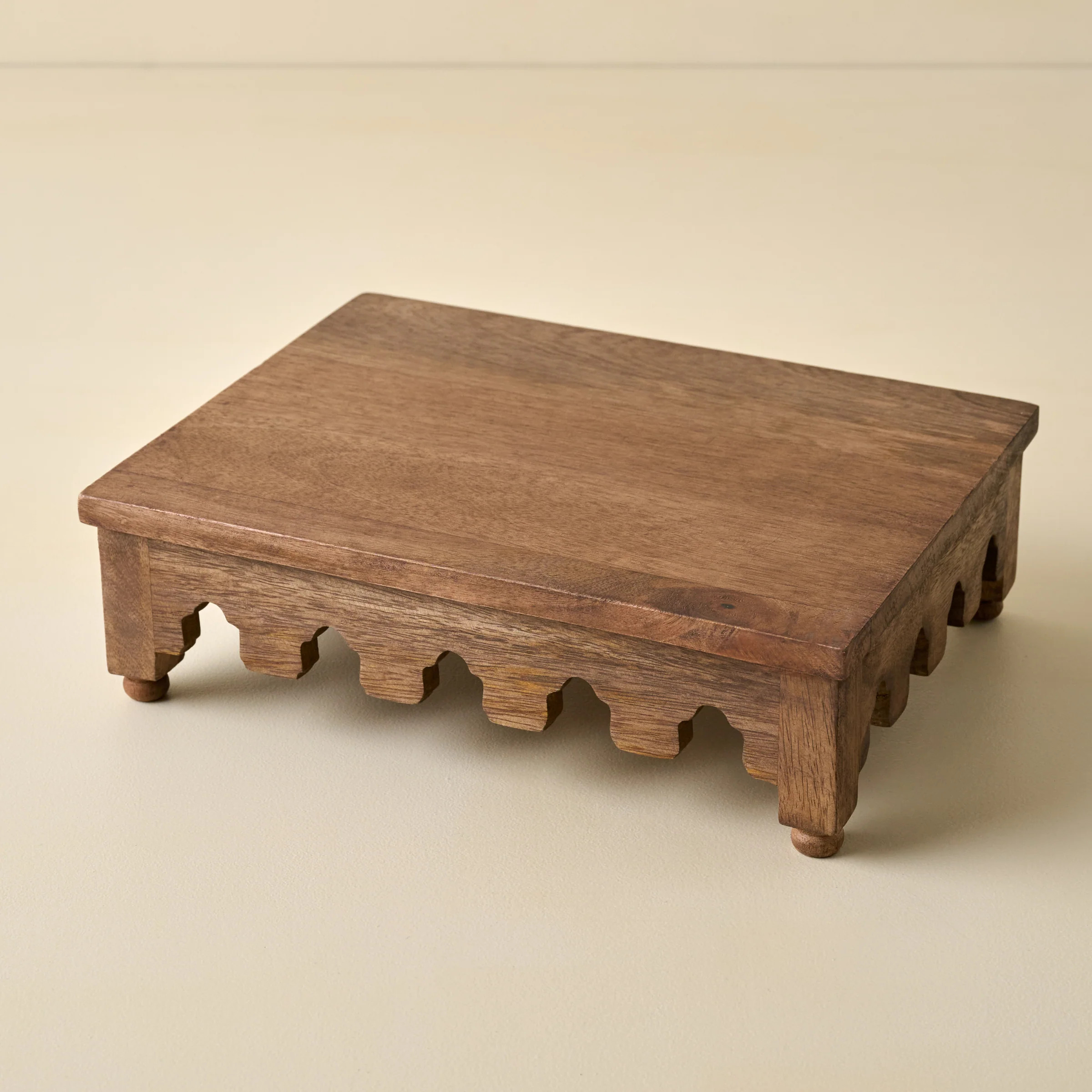 Archie Scalloped Wooden Riser | Magnolia