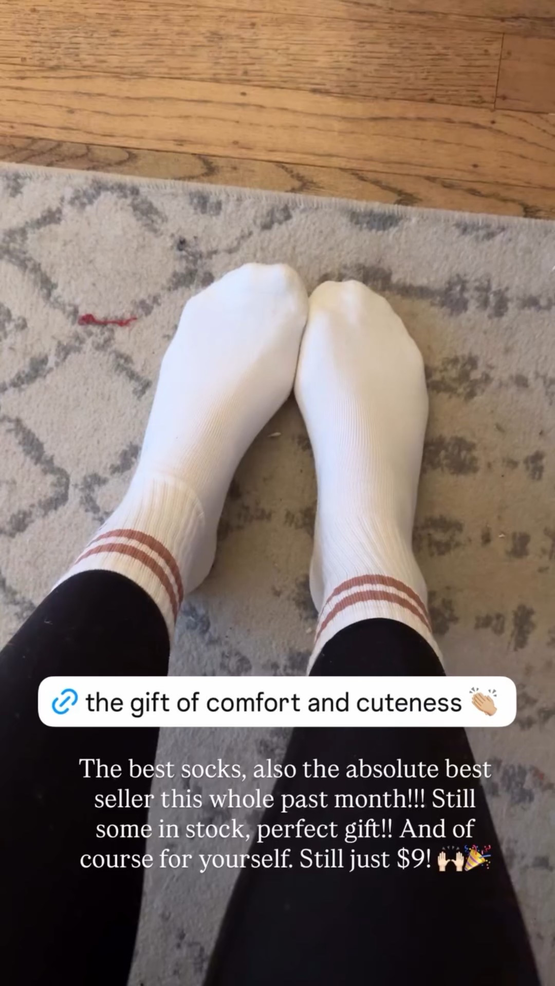 The best socks, also the absolute best seller this whole past month!!! Still some in stock, perfect gift!! And of course for yourself. Still just $9! 🙌🏻🎉