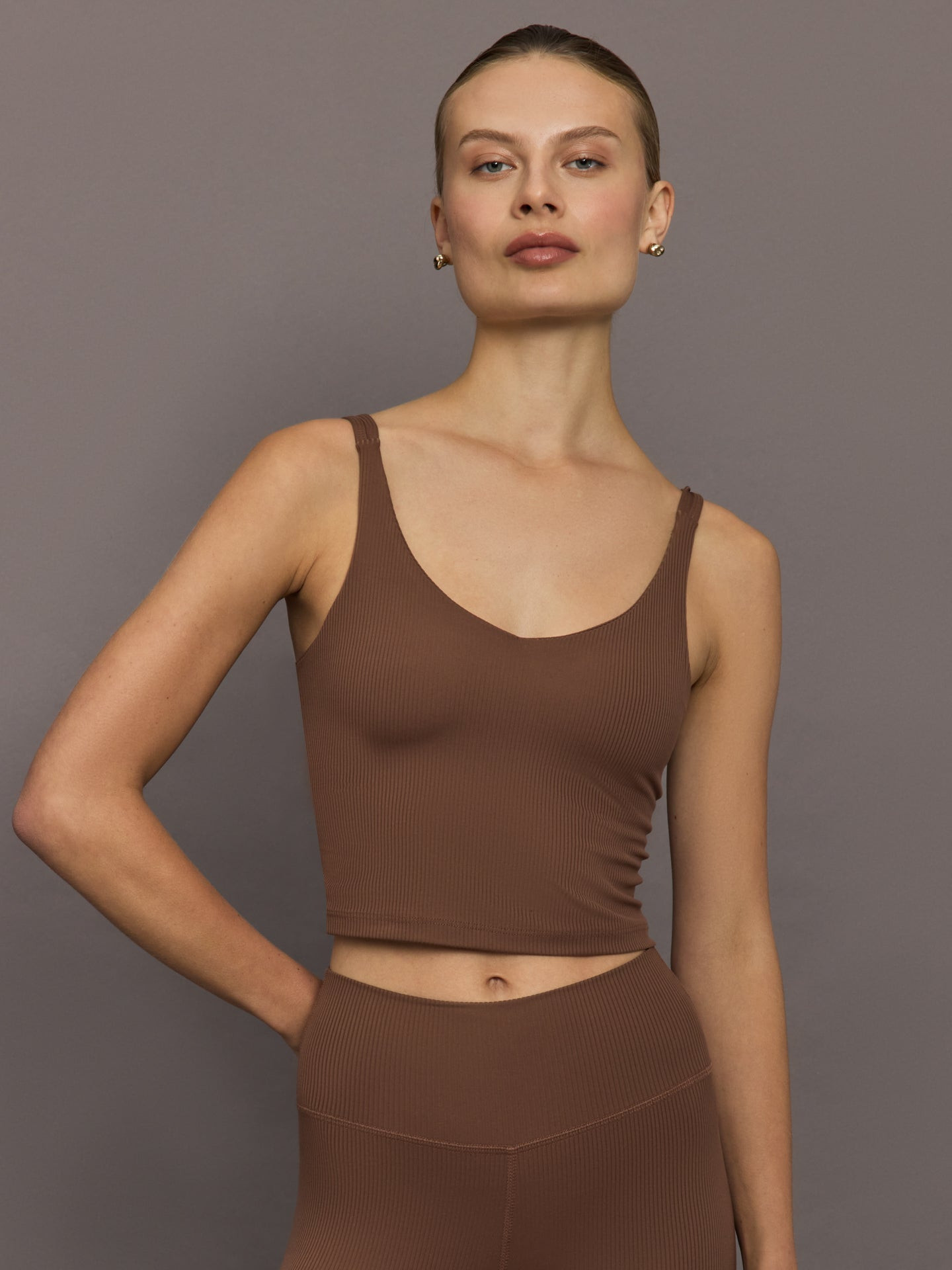 V-Neck Tank in Ribbed Melt - Cocoa Brown | Carbon38