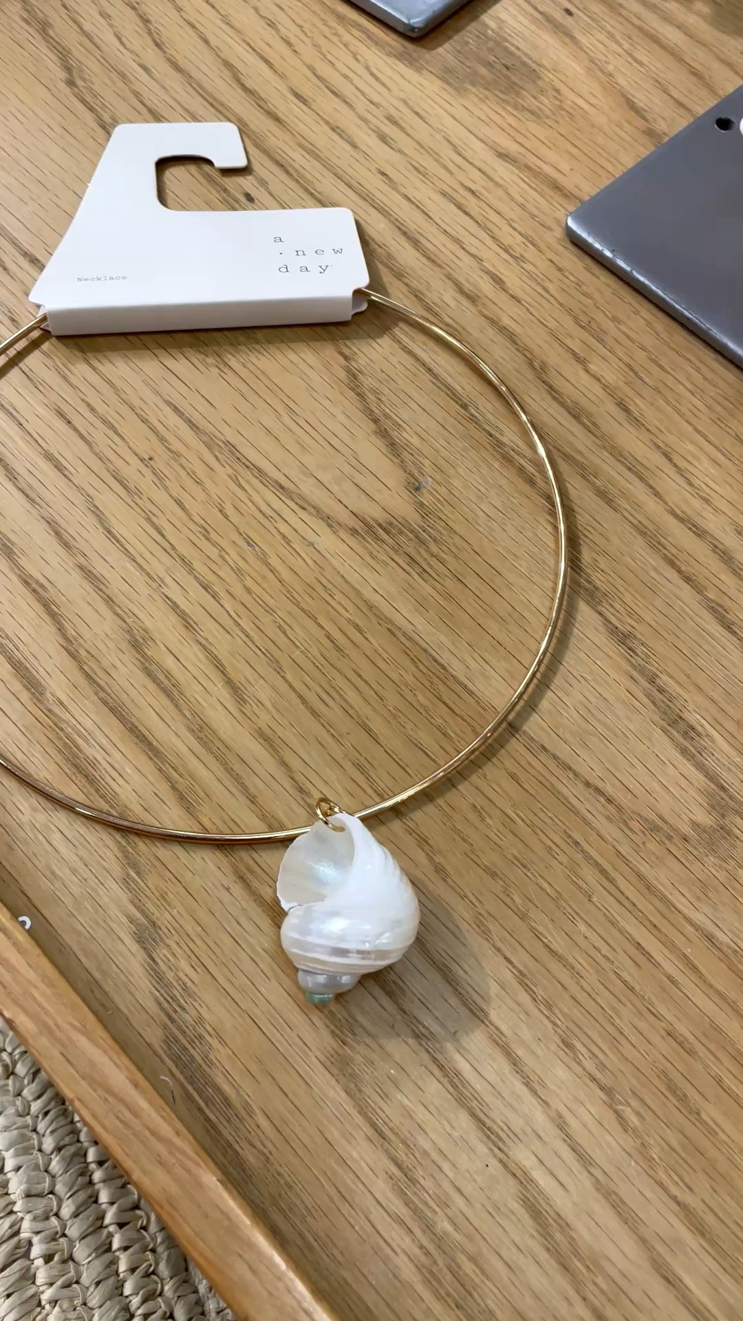Collar necklaces are on the rise in fashion trends and this shell charm makes this one perfect for the summer season! 