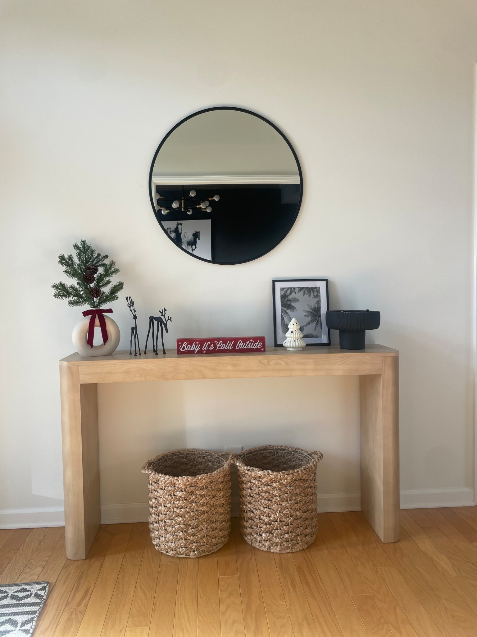 Christmas console ♥️ 

Entry way | console | holidays | reindeer | black reindeer | Christmas decor | decor 

#christmas #christmasdecor #console #entryway #holidays 

#LTKHoliday #LTKSeasonal #LTKHome