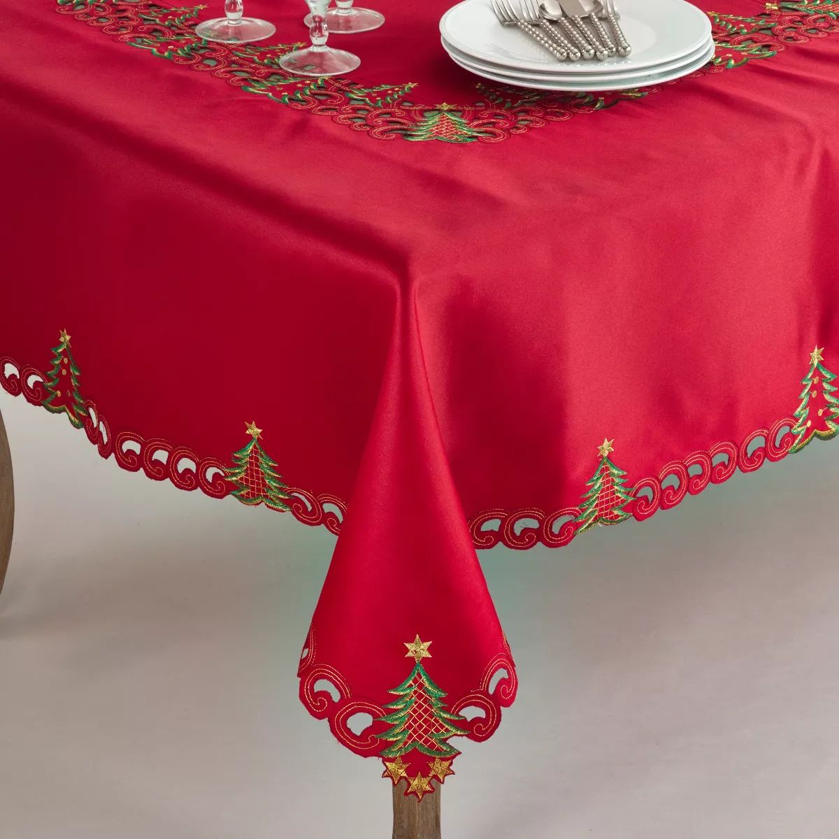 Saro Lifestyle Nostalgic Holiday Christmas Tree Tablecloth, Red, 67" x 67" | Target