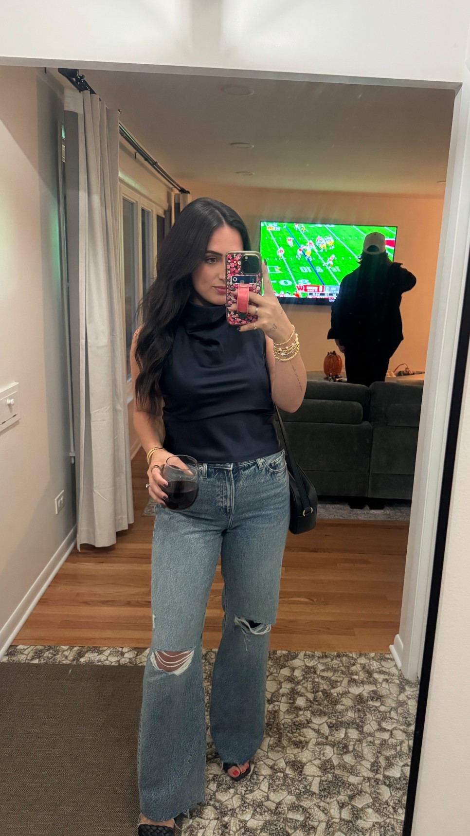 My absolute fav jeans— high waisted, wide leg 👖 I’m wearing size 4 