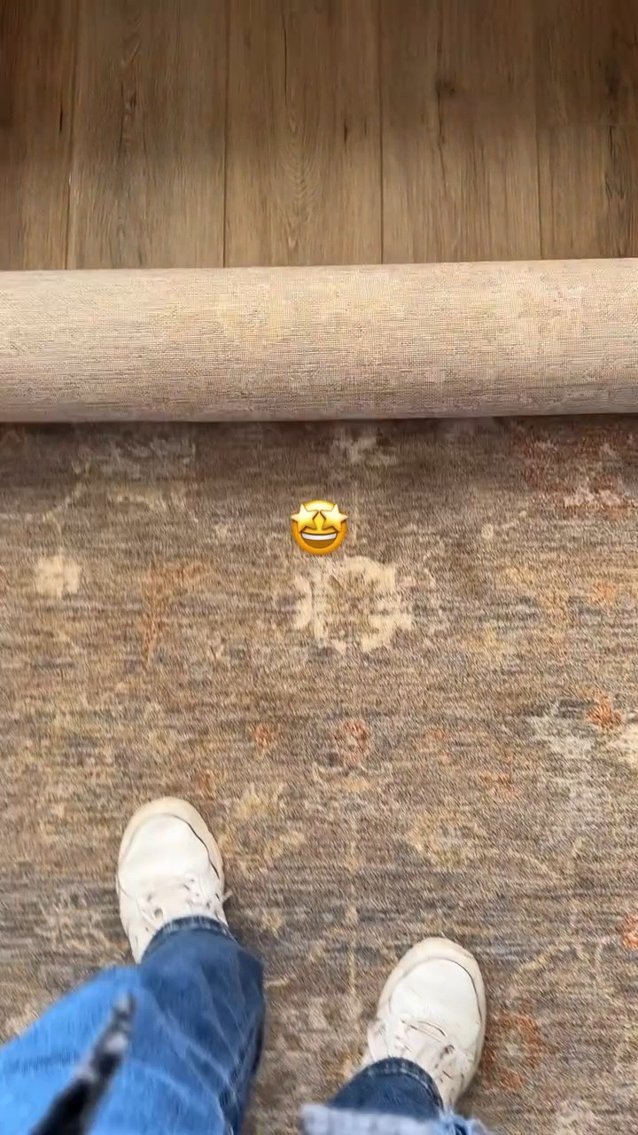 🤩 that fringe edge though!

The Louisa rug from the fall Loloi x Chris loves Julia launch is *chef’s kiss*

Now I just need to get the Scottie one for my kids’ bathroom because those scallops 🤩

#LTKSeasonal #LTKVideo