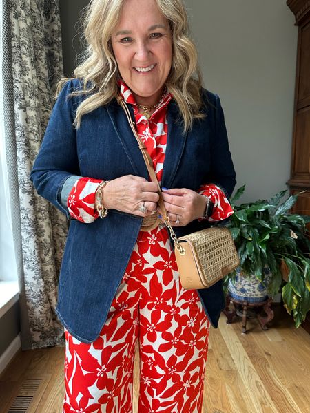 My favorite drink blazer is 25% off. It’s a great year round piece. I’m wearing a size 2.0. I usually wear a 12/14. 

Loft pieces size 12/large 

Summer outfit patriotic outfit Memorial Day 

#LTKSaleAlert #LTKOver40 #LTKFindsUnder100