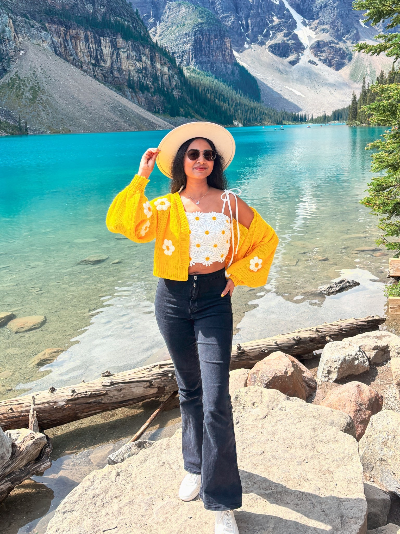 Fall fashion, chunky sweater, cropped top, flared denims, fall outfit, fall collection, fall ootd, outfit inspo, outfit inspiration 

#LTKFallSale #LTKStyleTip #LTKSeasonal