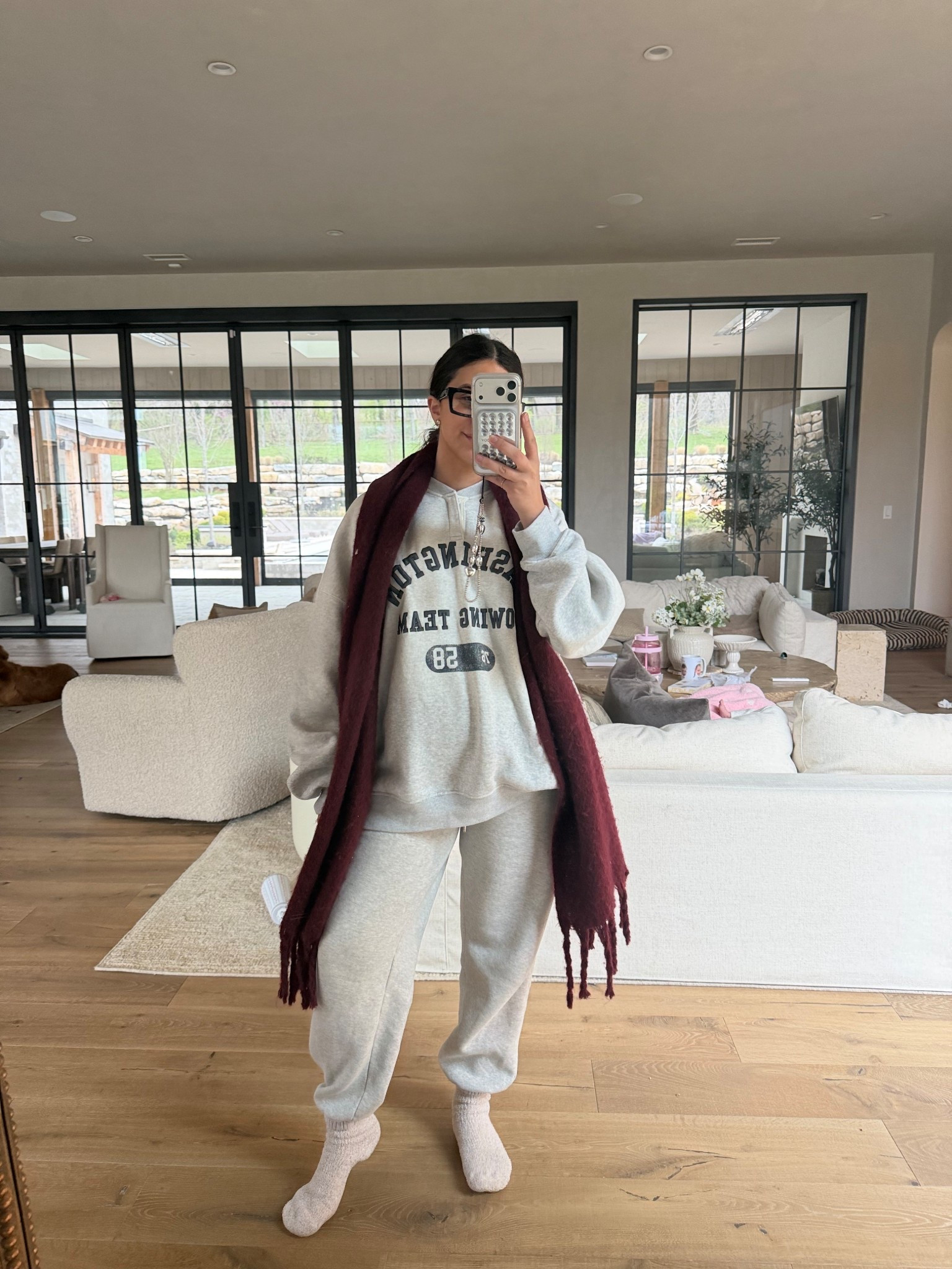  Crazy cold day in Nashville yesterday🤯

Sweatshirt is out of stock but linking similars! 
Top:xl 
Bottoms: large 

Dressupbuttercup.com #dressupbuttercup #dederaad


#LTKSeasonal #LTKgrwm #LTKmomlife