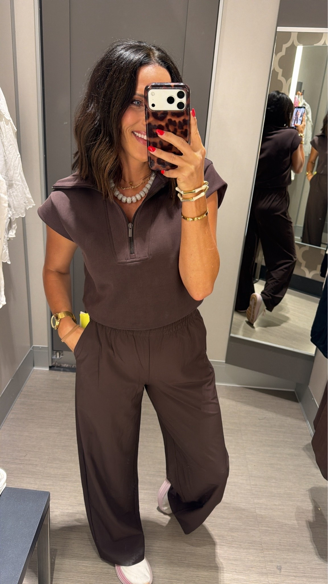 I seriously can’t believe this set is Target!! It feels SO nice and the quality is way better than I expected. The rich chocolate brown + sporty fit make it look so much more expensive than it is 🤎 Such a good comfy set for running errands, travel days or everyday wear!

#targetfashion