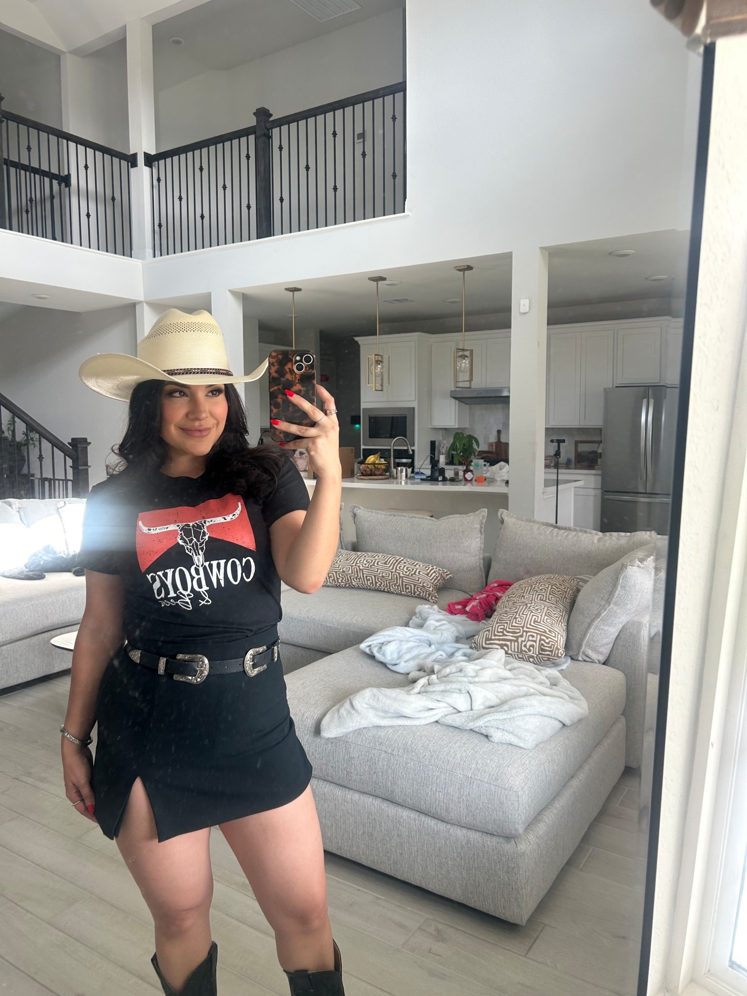 Country Concert Fit 

Skirt: Zara 
Boots & Hat: Boot Barn

#LTKBeauty #LTKU #LTKSeasonal