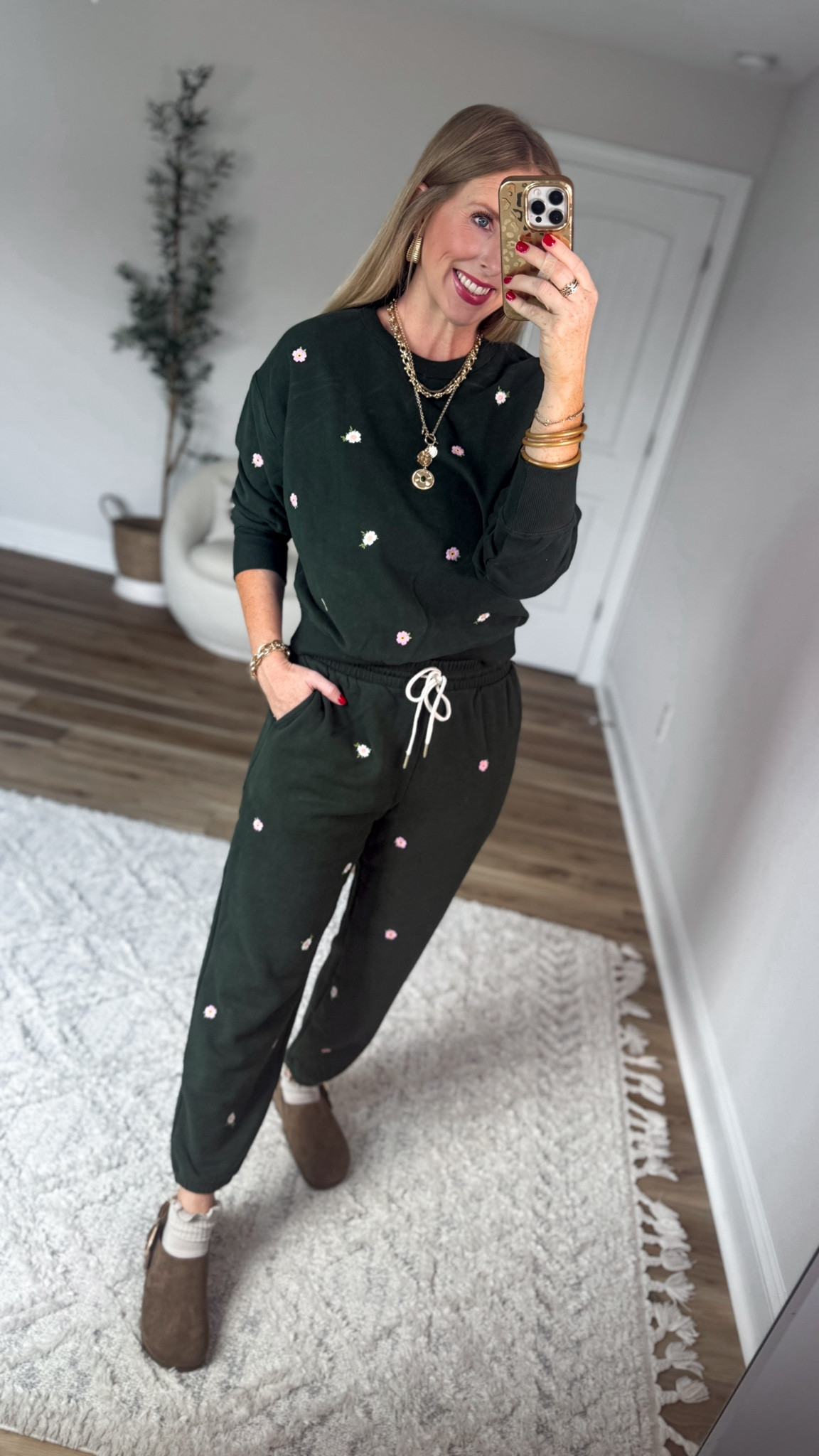 Weekend Walmart Wins try-on
Embroidered floral sweatshirt- small
Embroidered floral joggers- medium

#LTKootd
