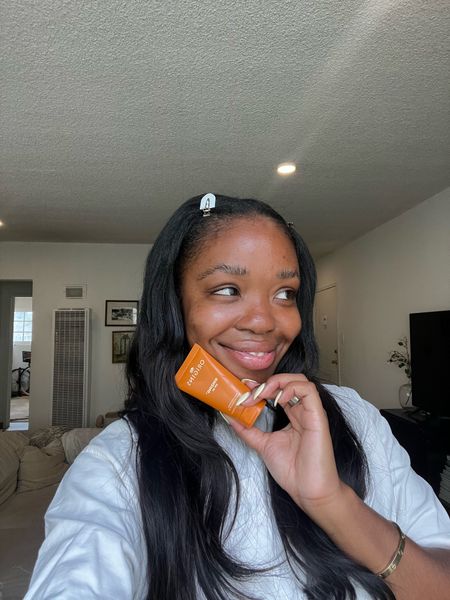 #OriginsPartner Would you believe me if I said I had sunscreen on right now?! Yeah.. this SPF is THAT good! It’s the @origins Ginzing SPF 30 Daily Moisturizer and it leaves zero white cast. I love that I can do steps in one with this product – which means there’s no excuse to not wear sunscreen, even if it’s not sunny, keep the skin protected!! Linking this below – it’s available at @ultabeauty! #sunscreen #spf #nowhitecastsuncreen #spftest #blackskincare 