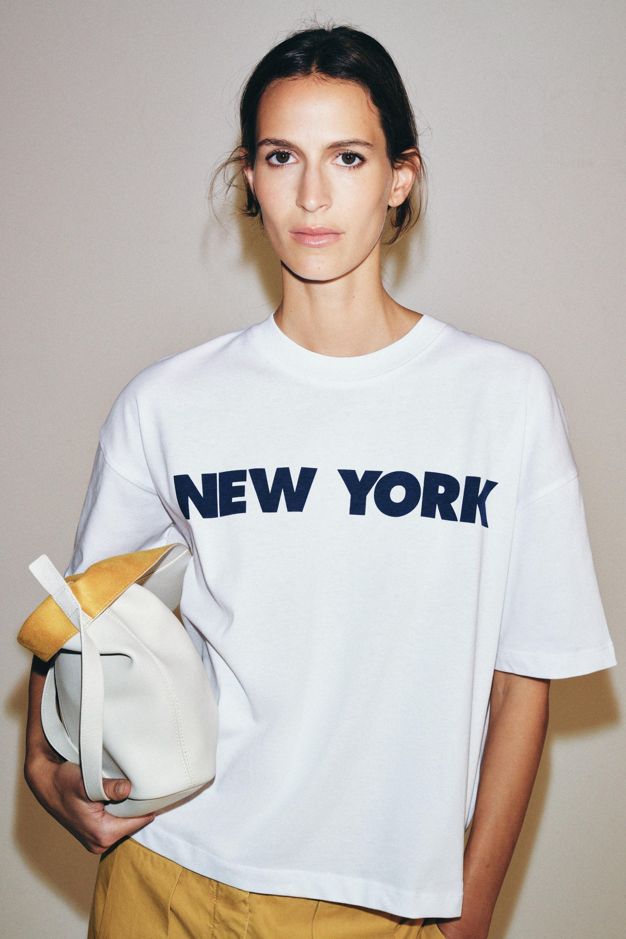 Model height: 178 cmOVERSIZE FIT - ROUND NECK - REGULAR LENGTH - SHORT SLEEVET-shirt crafted from... | Zara UK