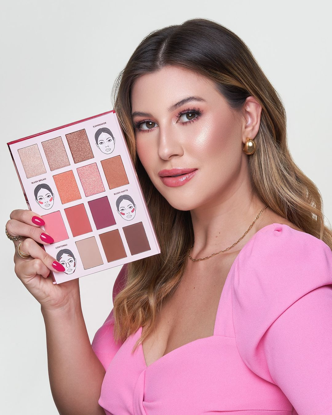 Nosso último lançamento do ano está muito especial, a Paleta Celebration, possui 47 cores divididas em 35 sombras, 3 iluminadores, 3 blushes matte, 3 blushes cintilante e 3 contornos, uma paleta com infinitas possibilidades ❤️
 

 #LTKbrasil