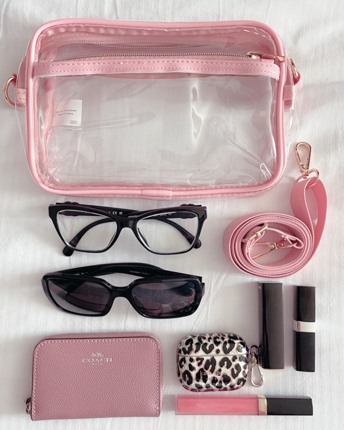 🏟️ stadium bag

so cute and carries so much! perfect for games andconcerts
.
.
linked a few of the other items, and similar wallet (newer version than mine in white)

#LTKitbag #LTKtravel