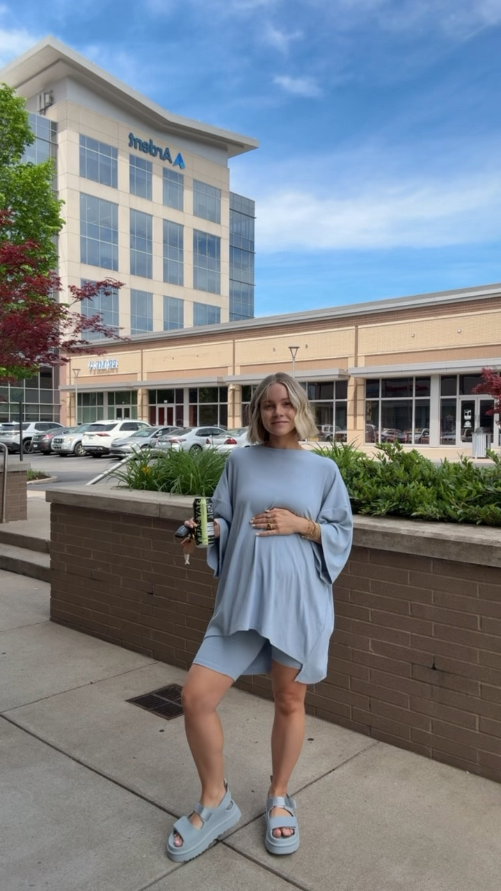 Maternity spring outfit 