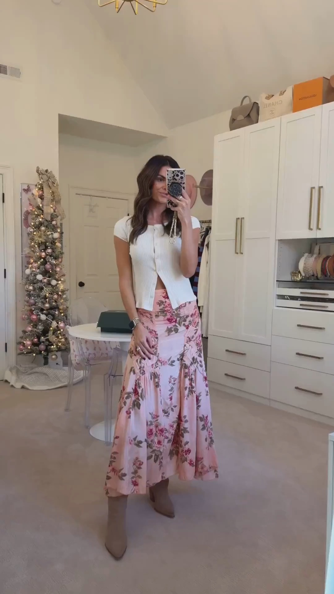 Such a cute option for Valentine’s Day! Love this floral print 💗

Skirt is $50 off, Mark Fisher boots and purse are on sale! ✨

Printed skirt, long skirt, satin skirt, spring outfits, belk outfit, pink skirt, Katy Harrell 

#LTKspring #LTKSeasonal