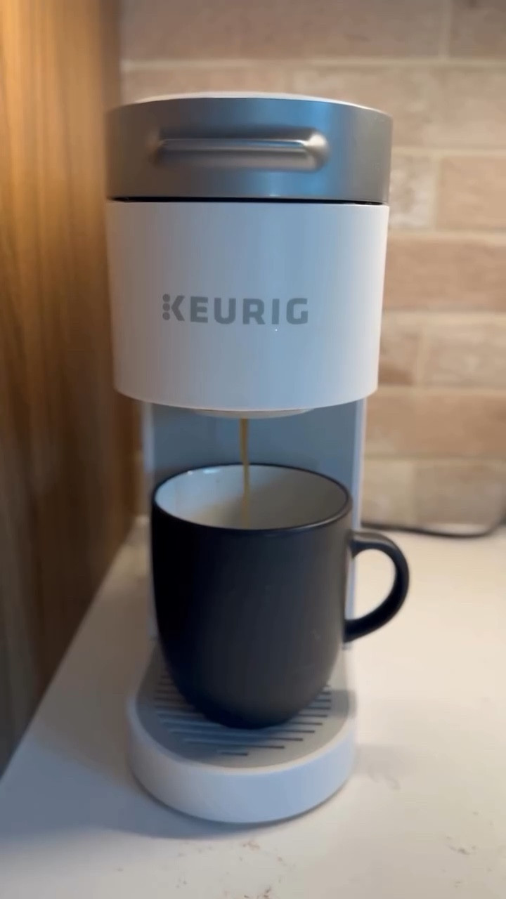 Everyone’s out here romanticizing their Breville and Nespresso moments… so I’m just here submitting my Keurig and Tim Hortons dark roast for consideration.

Are you team Breville, Keurig or Nespresso? 

#coffeevibes #keuriglife #keurigcanada #timhortonslove #canadiancoffee #coffeetime #morningbrew #dripcoffee #coffeelover